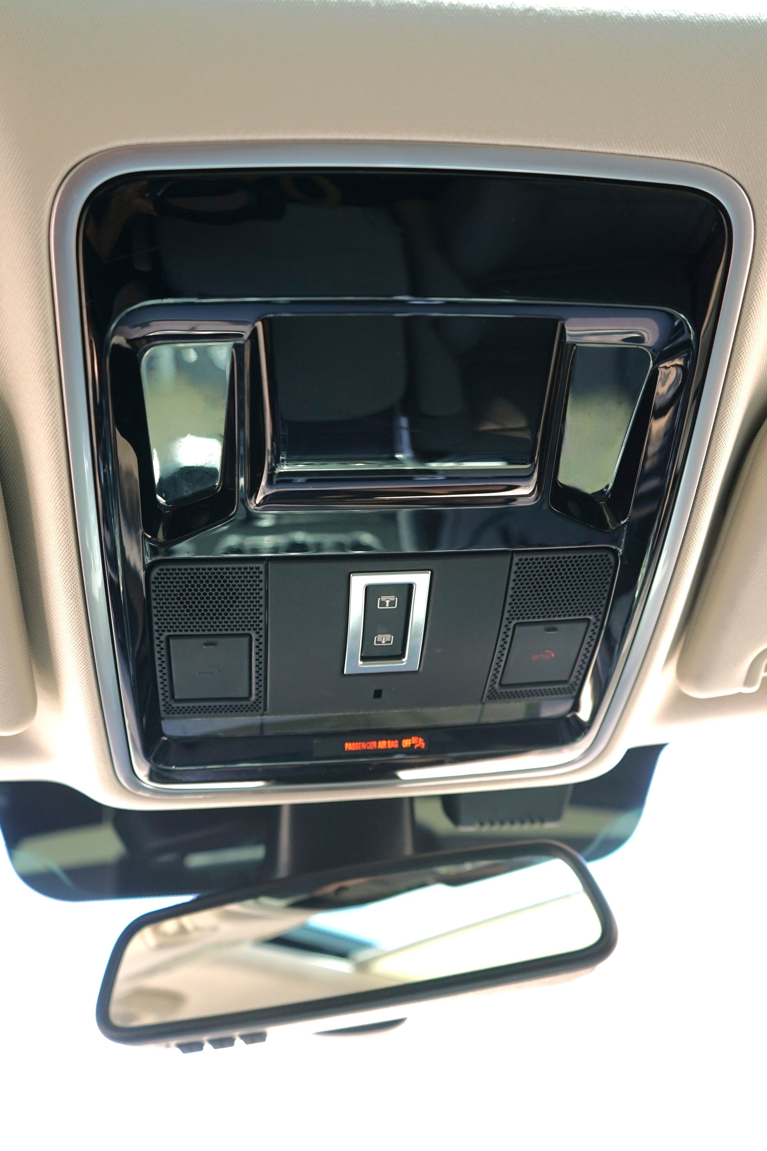 Photo 21 of this Land Rover Range Rover Sport