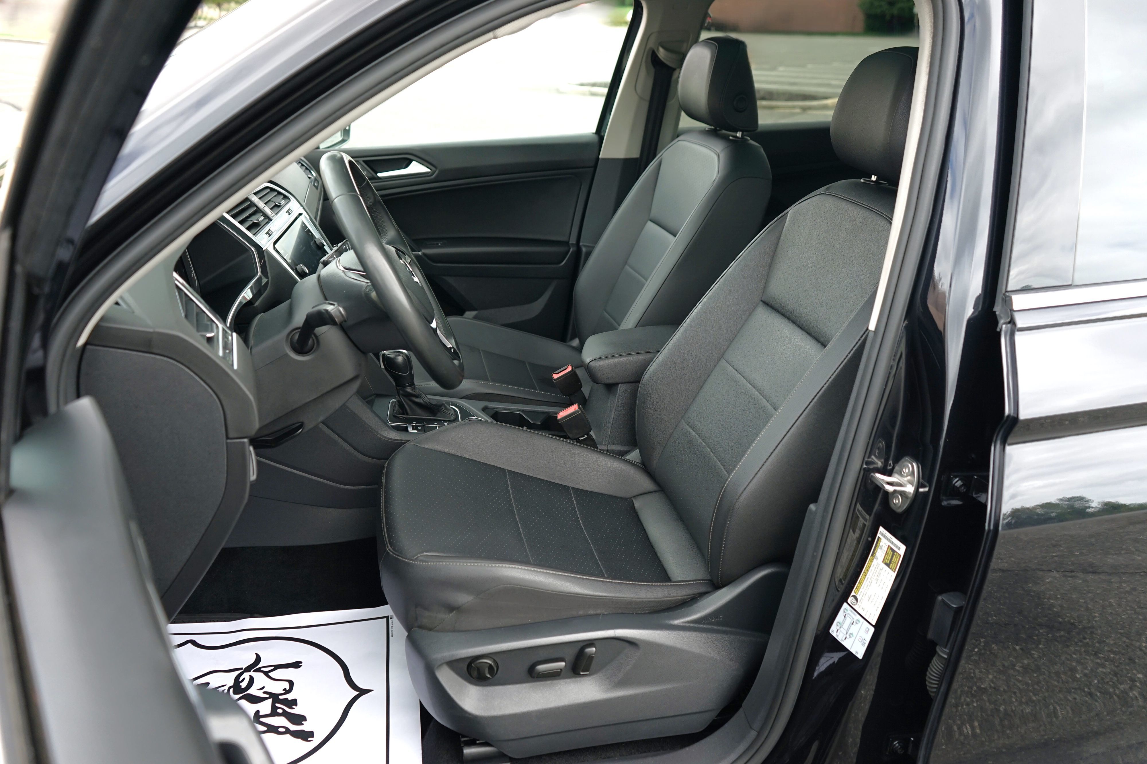 Photo 13 of this Volkswagen Tiguan
