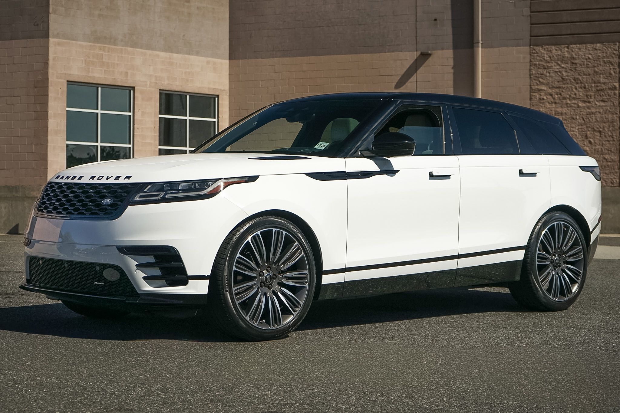 Photo 2 of this Land Rover Range Rover Velar
