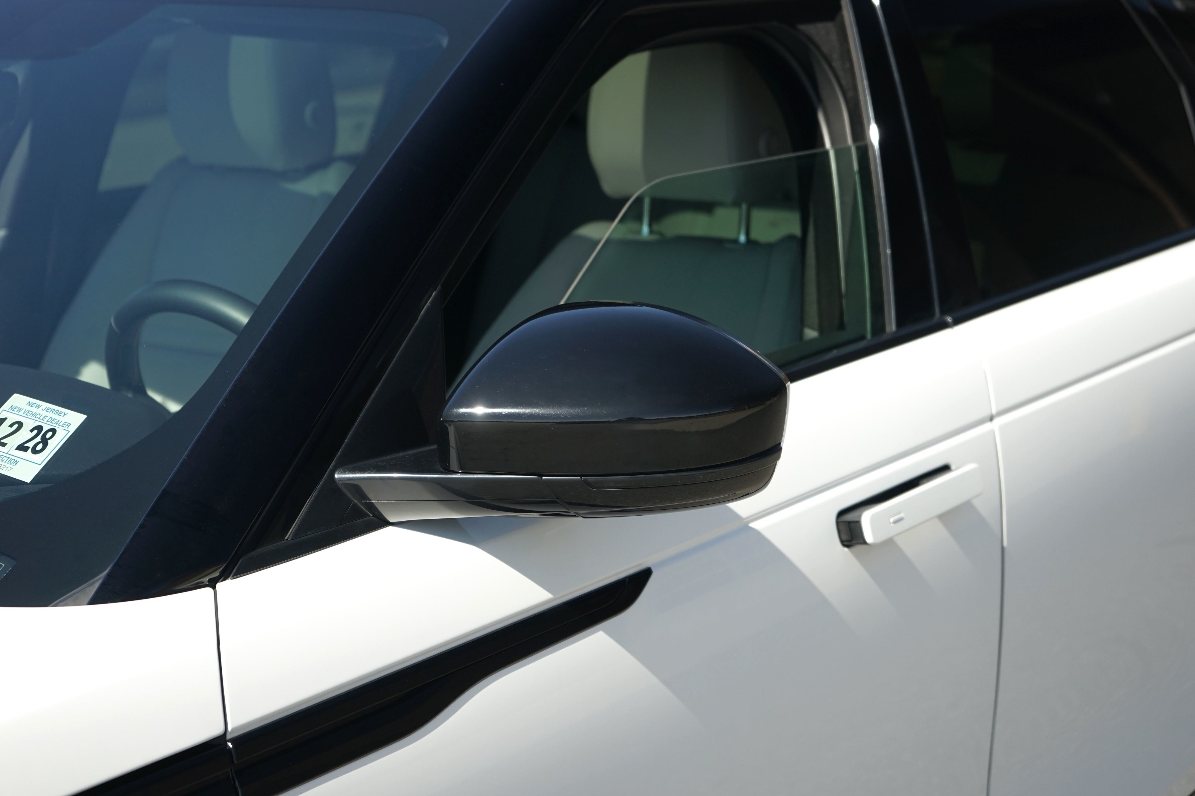 Photo 9 of this Land Rover Range Rover Velar