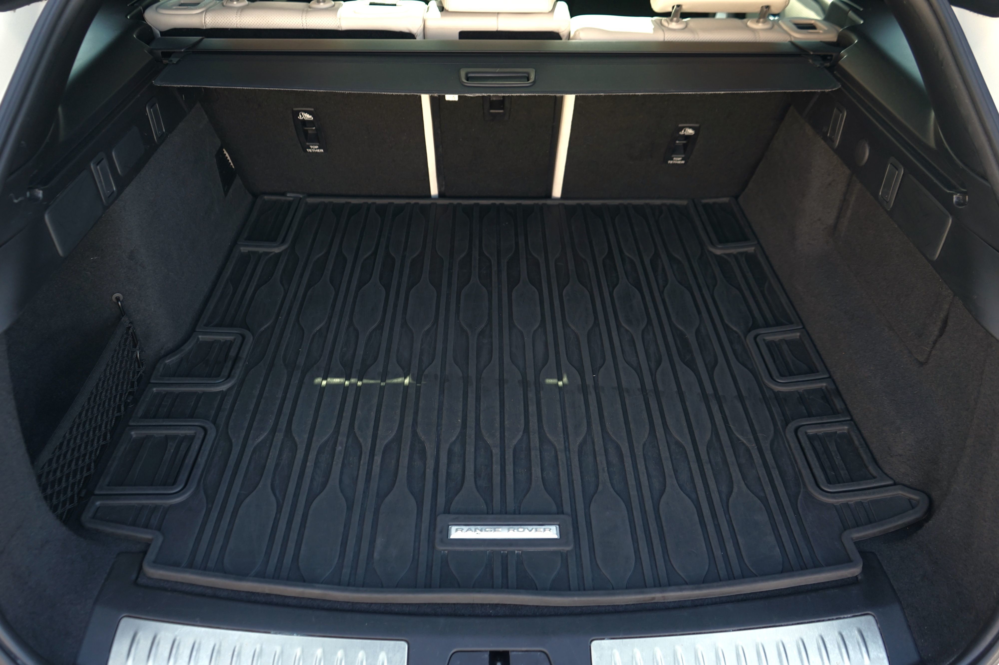 Photo 41 of this Land Rover Range Rover Velar