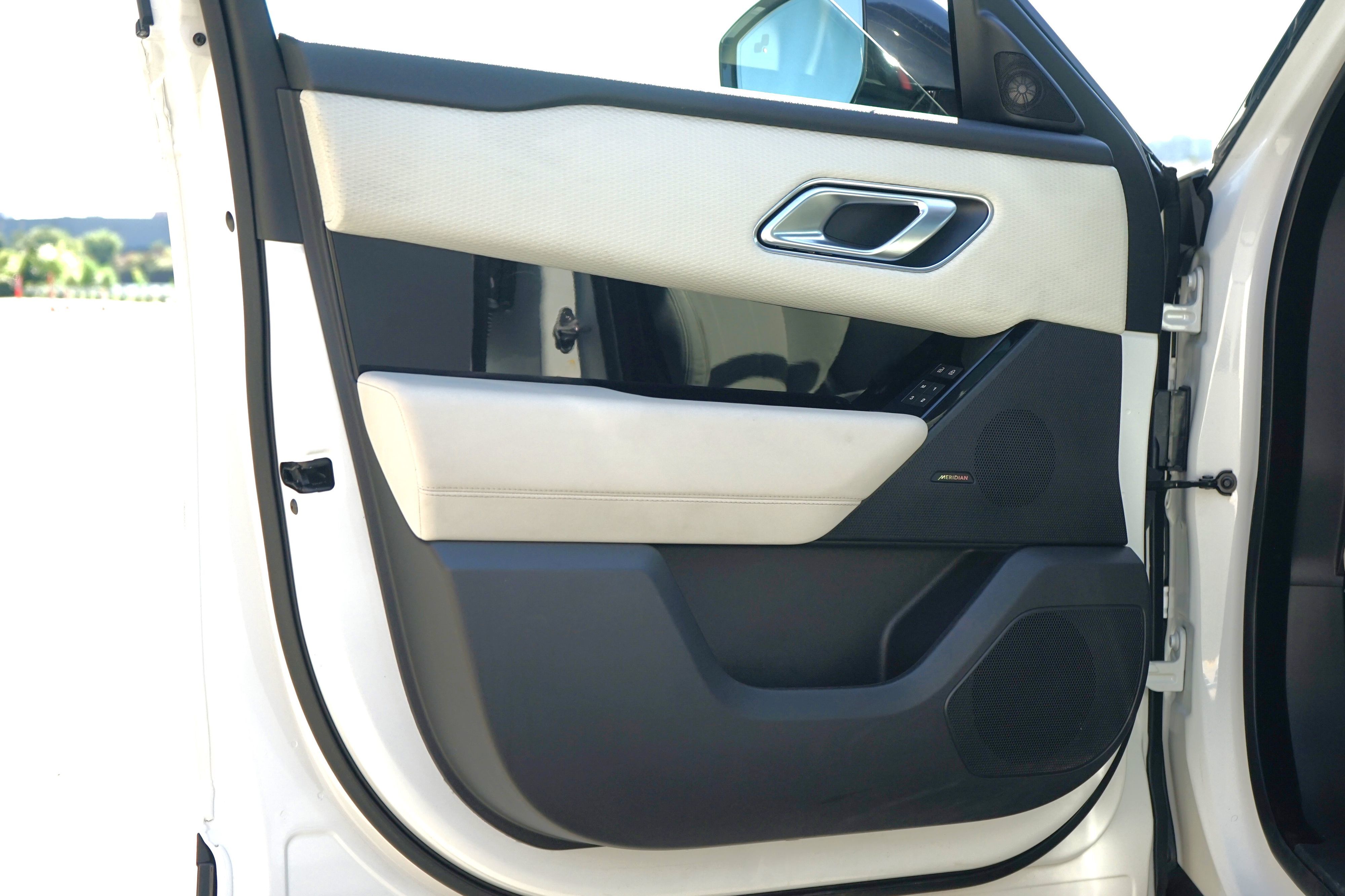 Photo 10 of this Land Rover Range Rover Velar