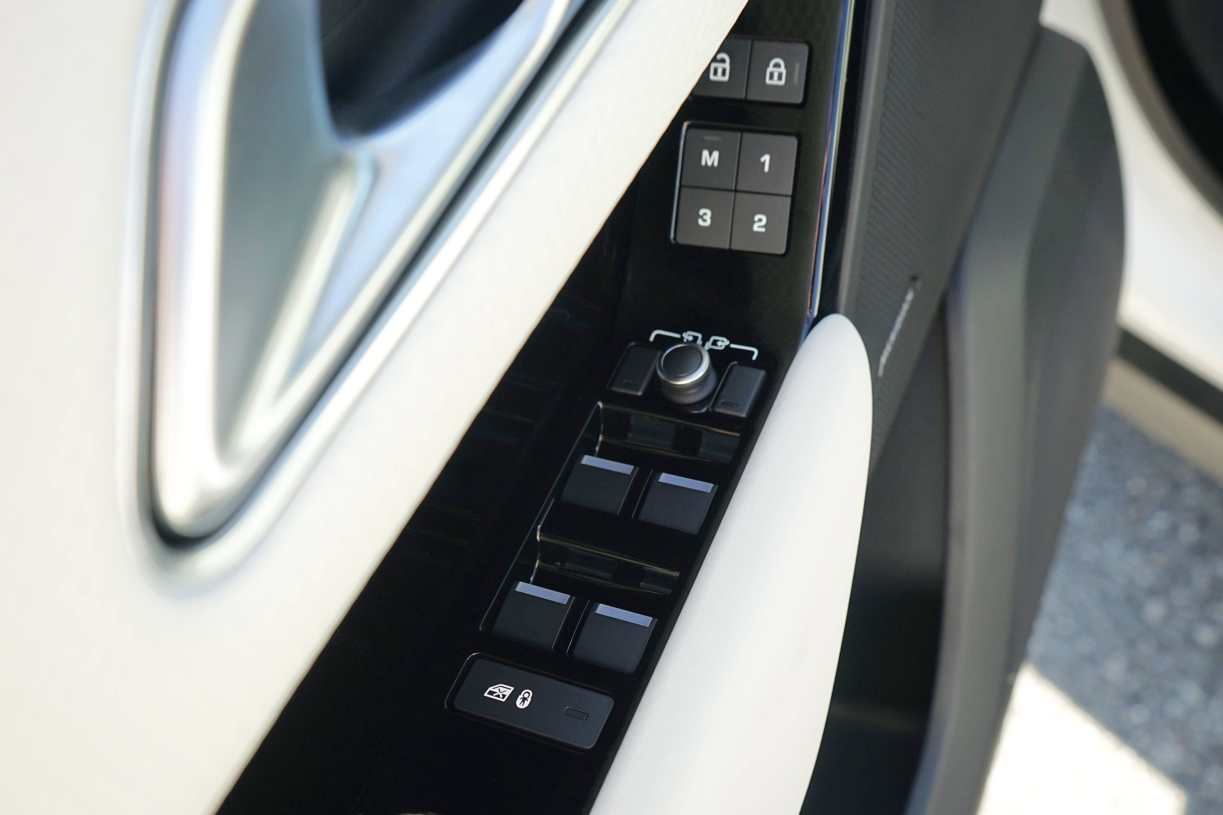Photo 11 of this Land Rover Range Rover Velar