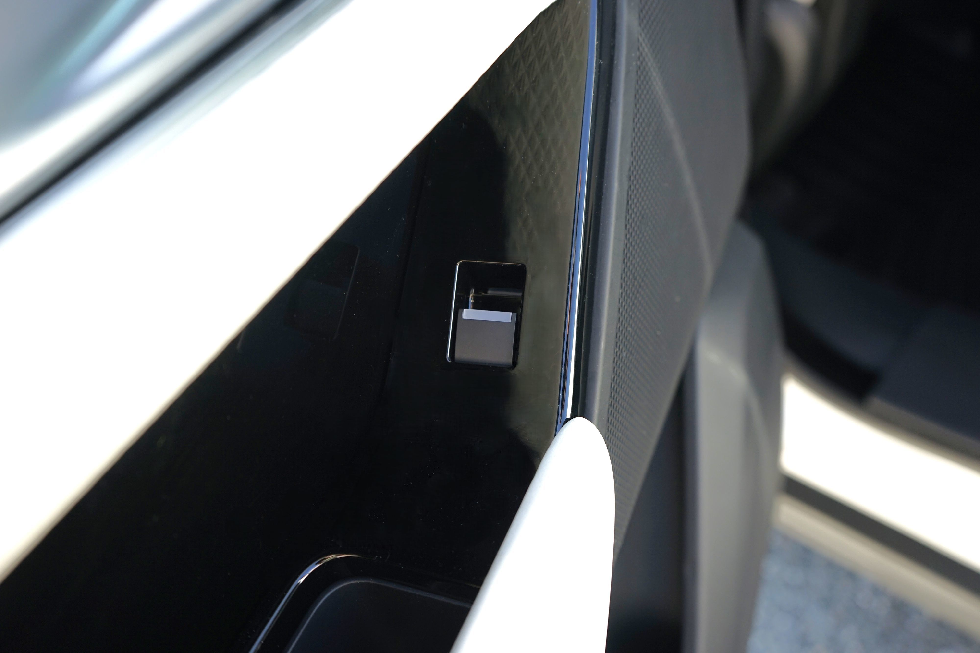 Photo 33 of this Land Rover Range Rover Velar