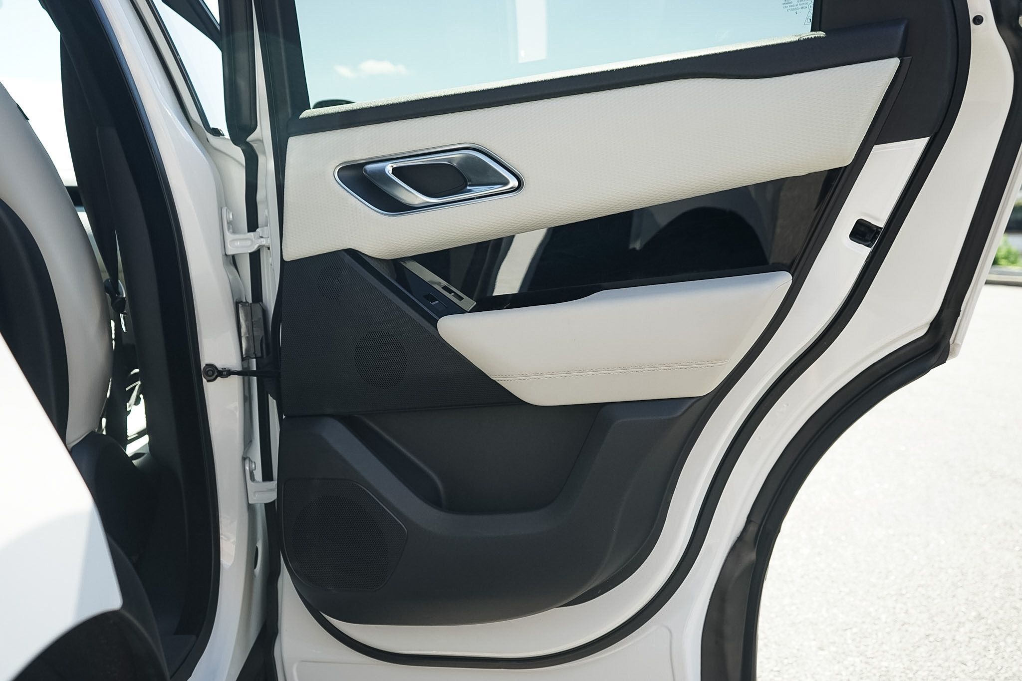 Photo 37 of this Land Rover Range Rover Velar