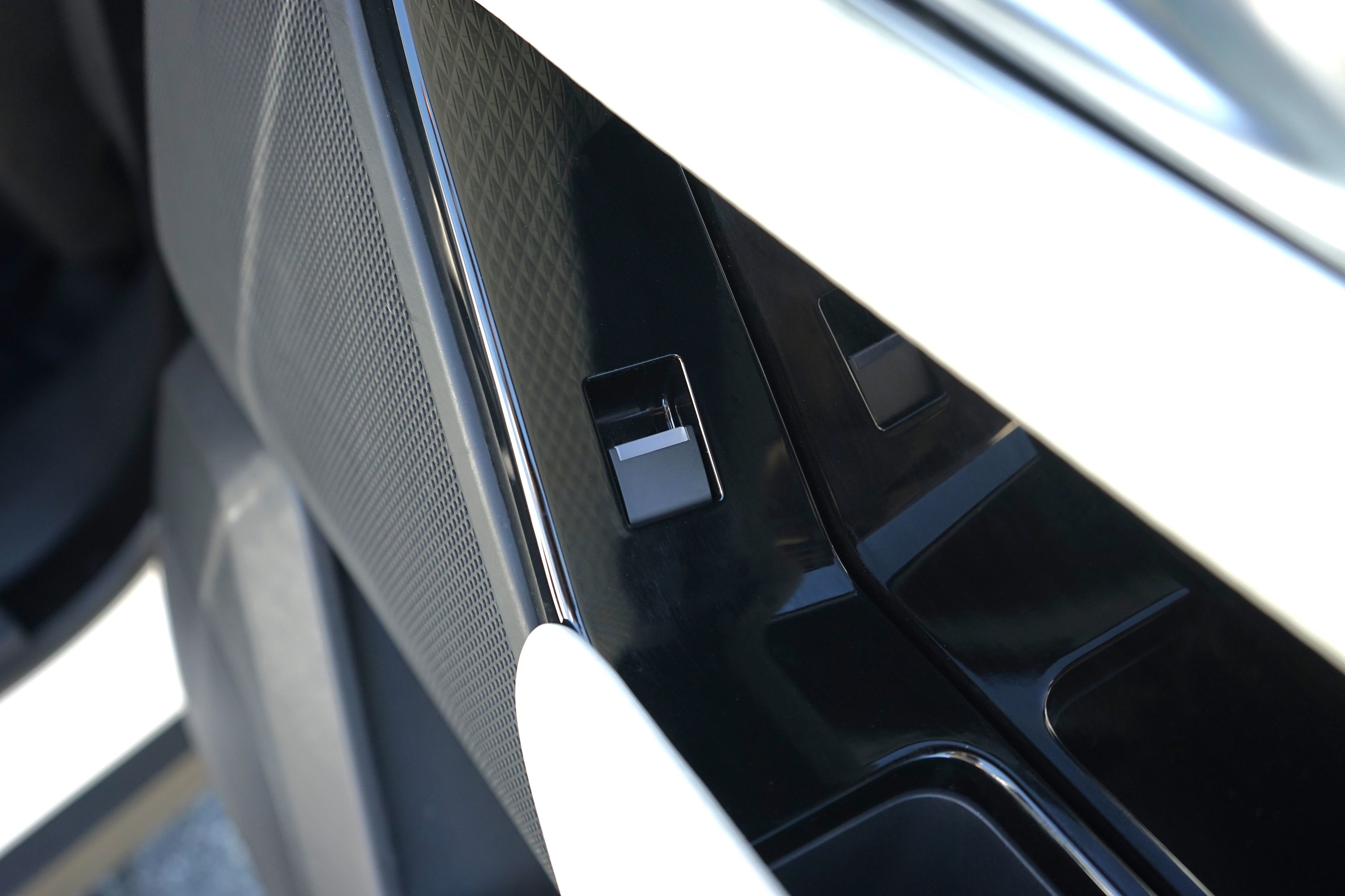 Photo 36 of this Land Rover Range Rover Velar