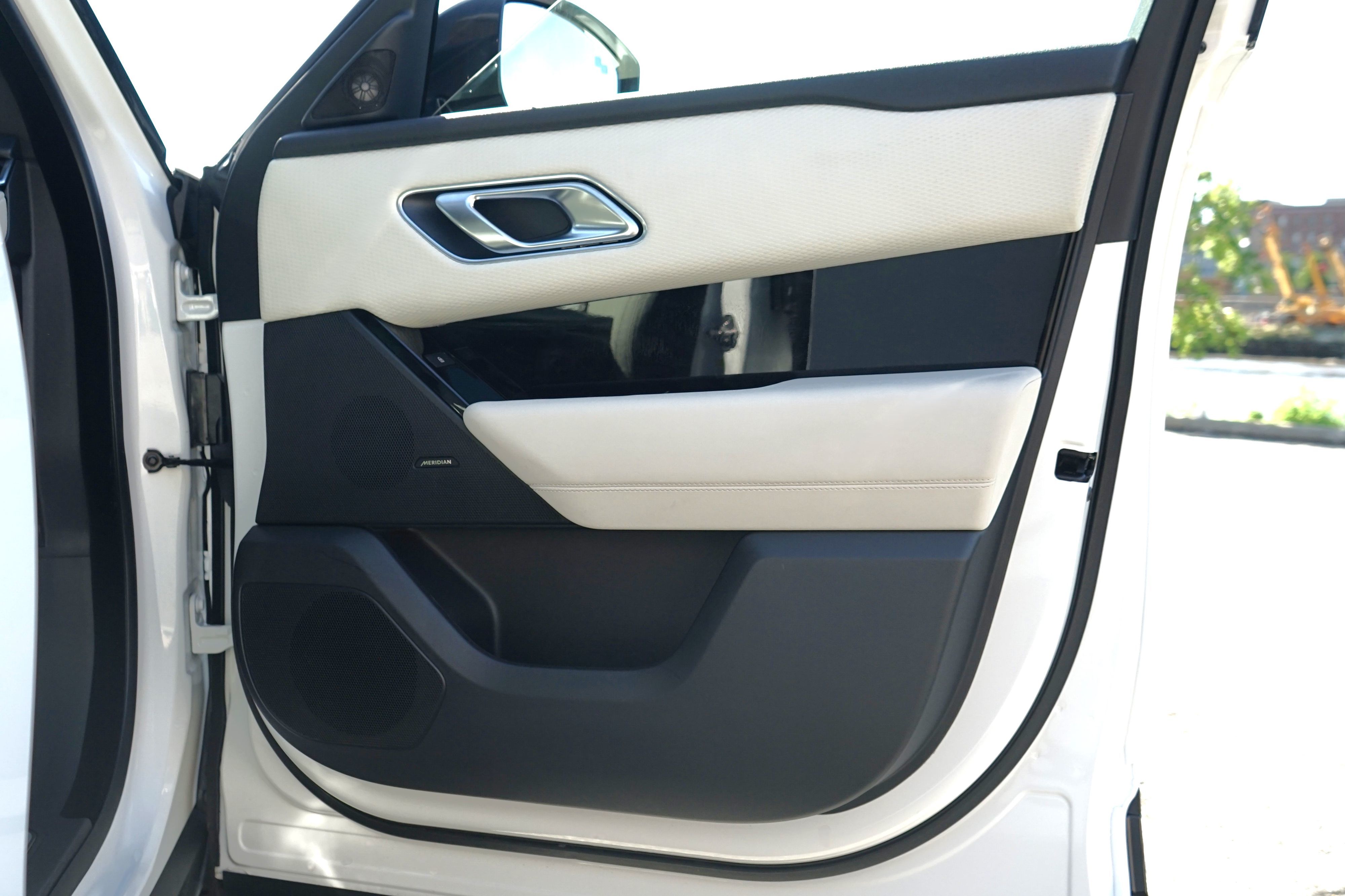 Photo 31 of this Land Rover Range Rover Velar