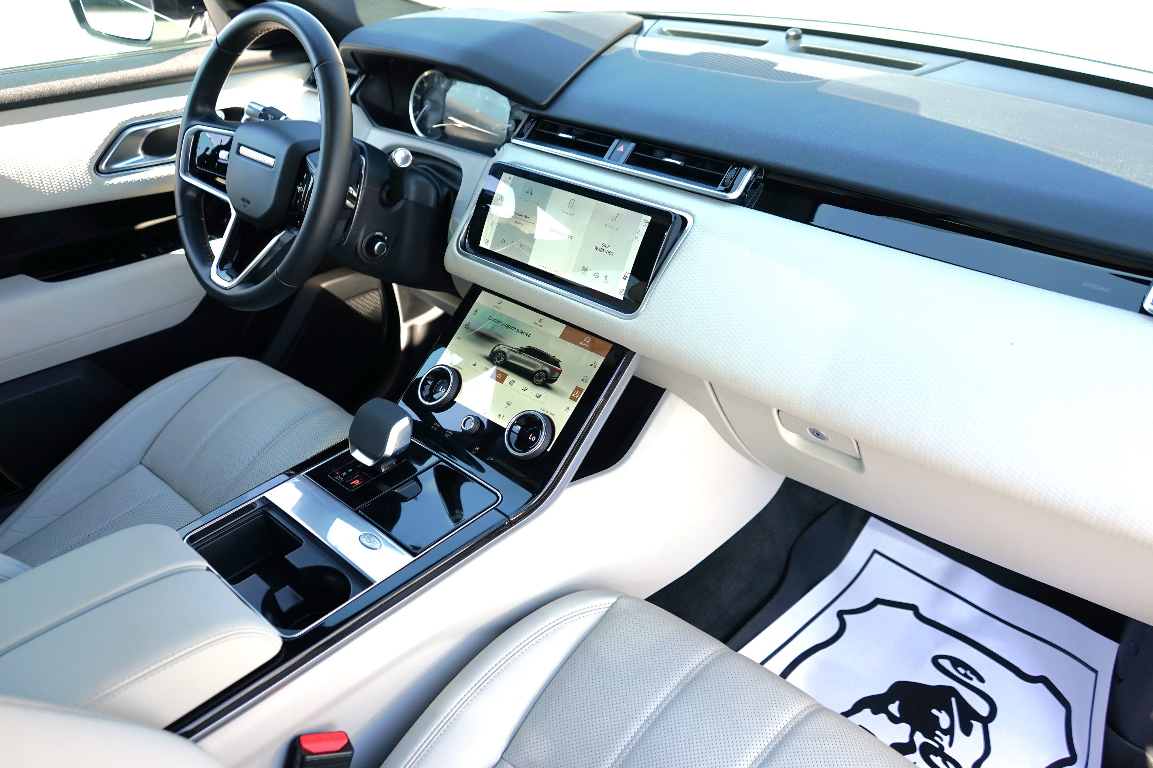 Photo 27 of this Land Rover Range Rover Velar