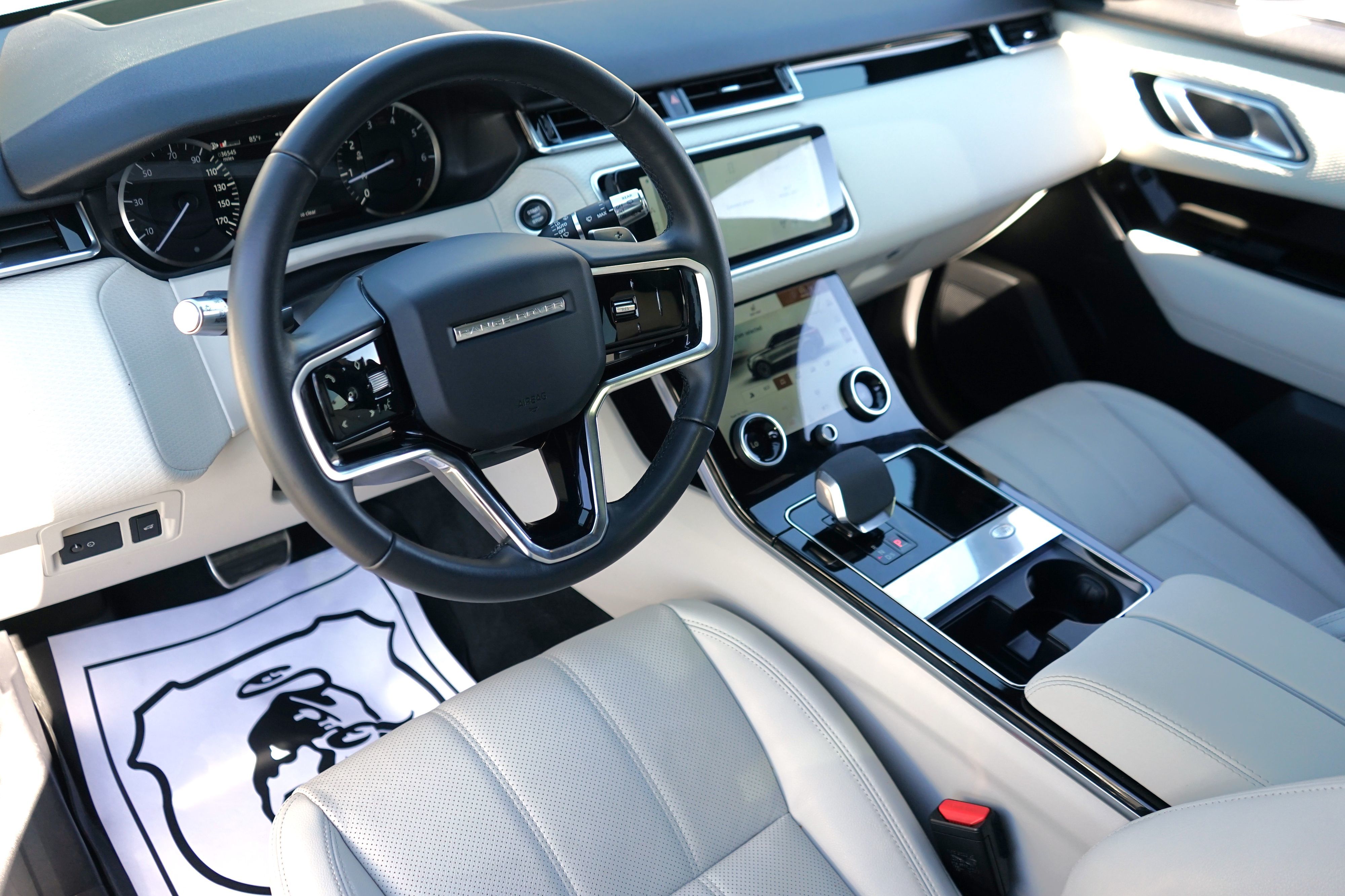 Photo 15 of this Land Rover Range Rover Velar