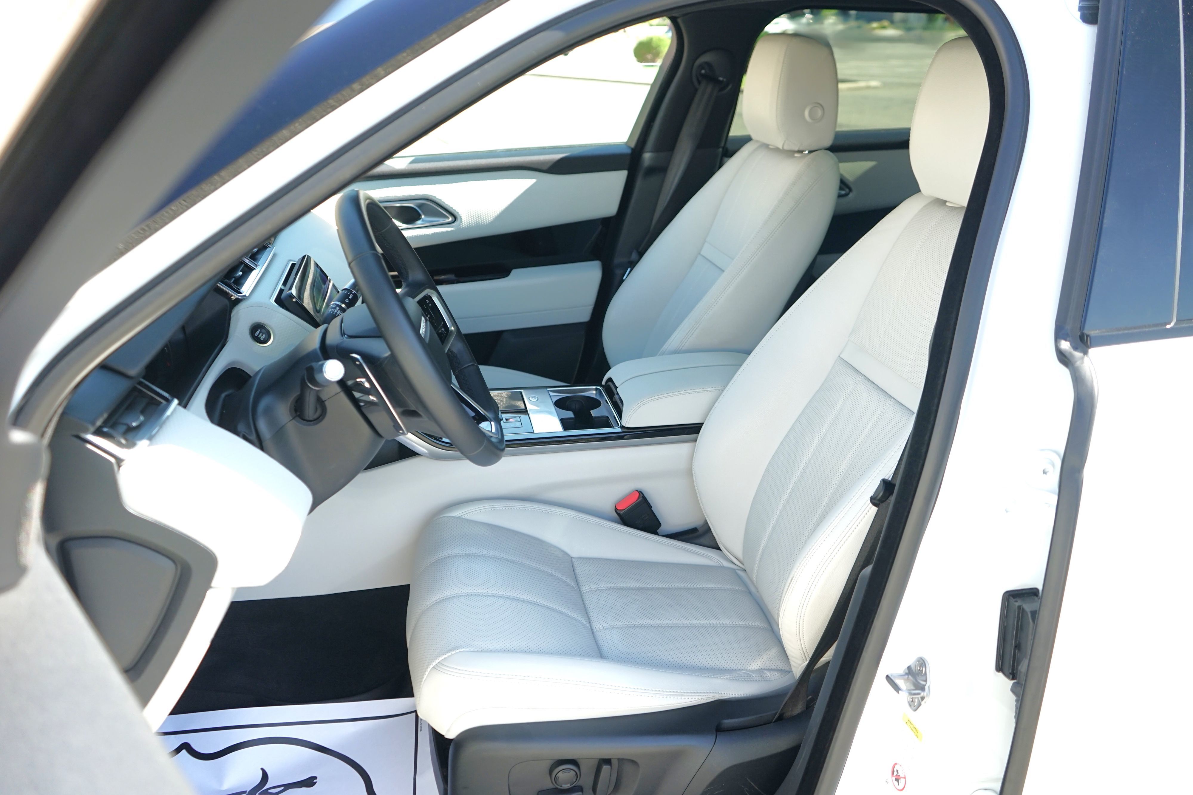 Photo 14 of this Land Rover Range Rover Velar
