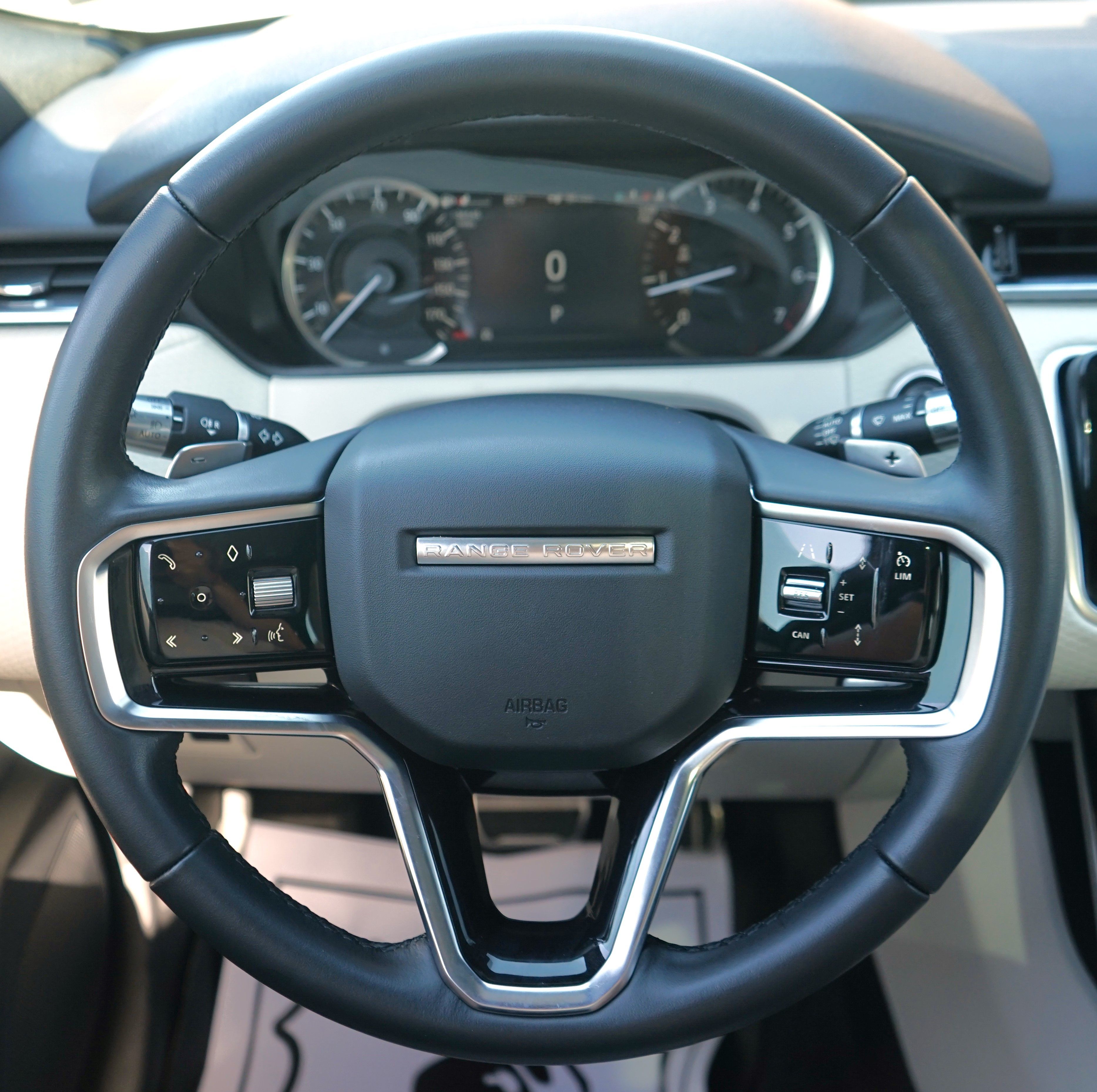 Photo 17 of this Land Rover Range Rover Velar