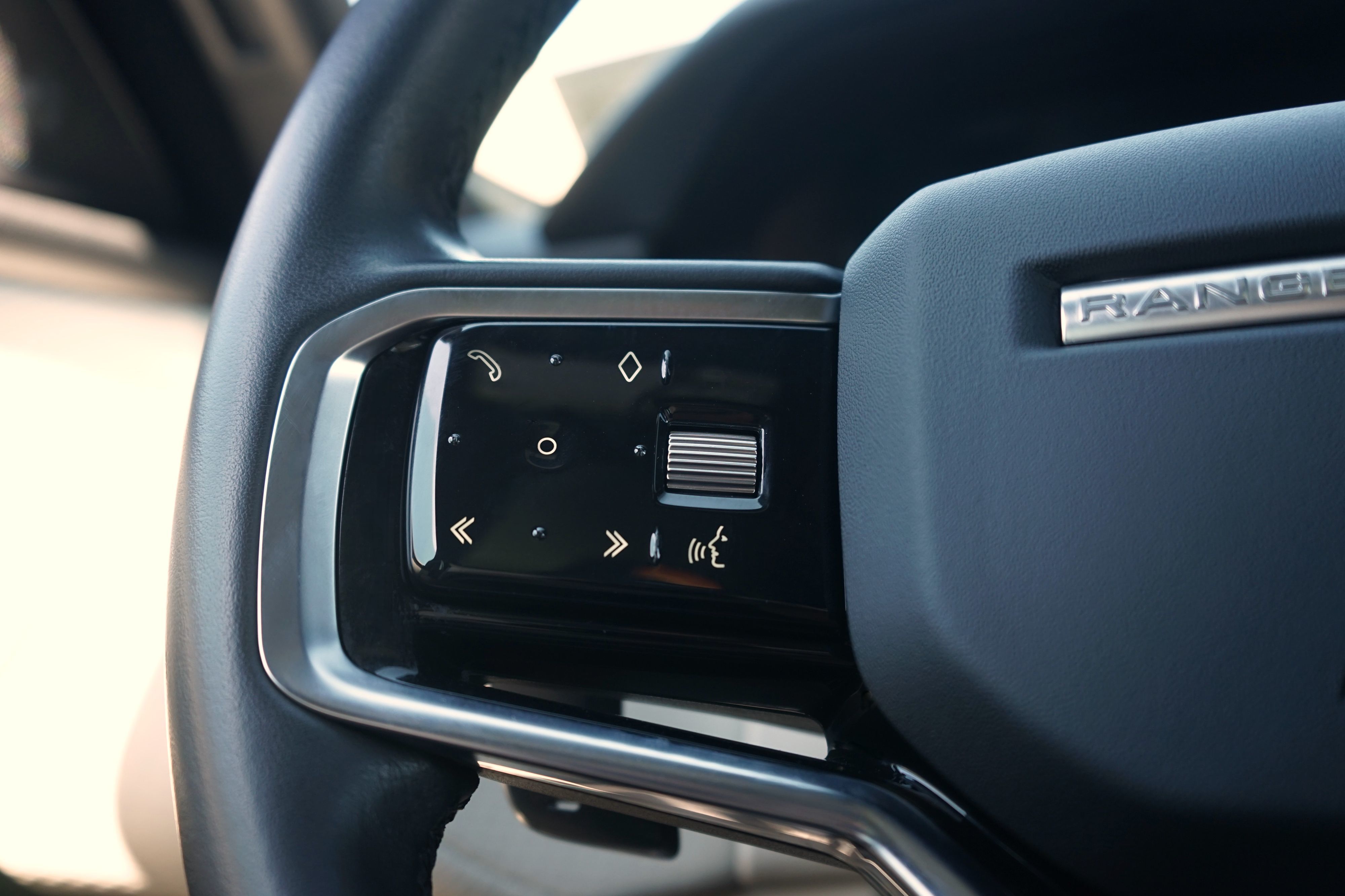 Photo 16 of this Land Rover Range Rover Velar