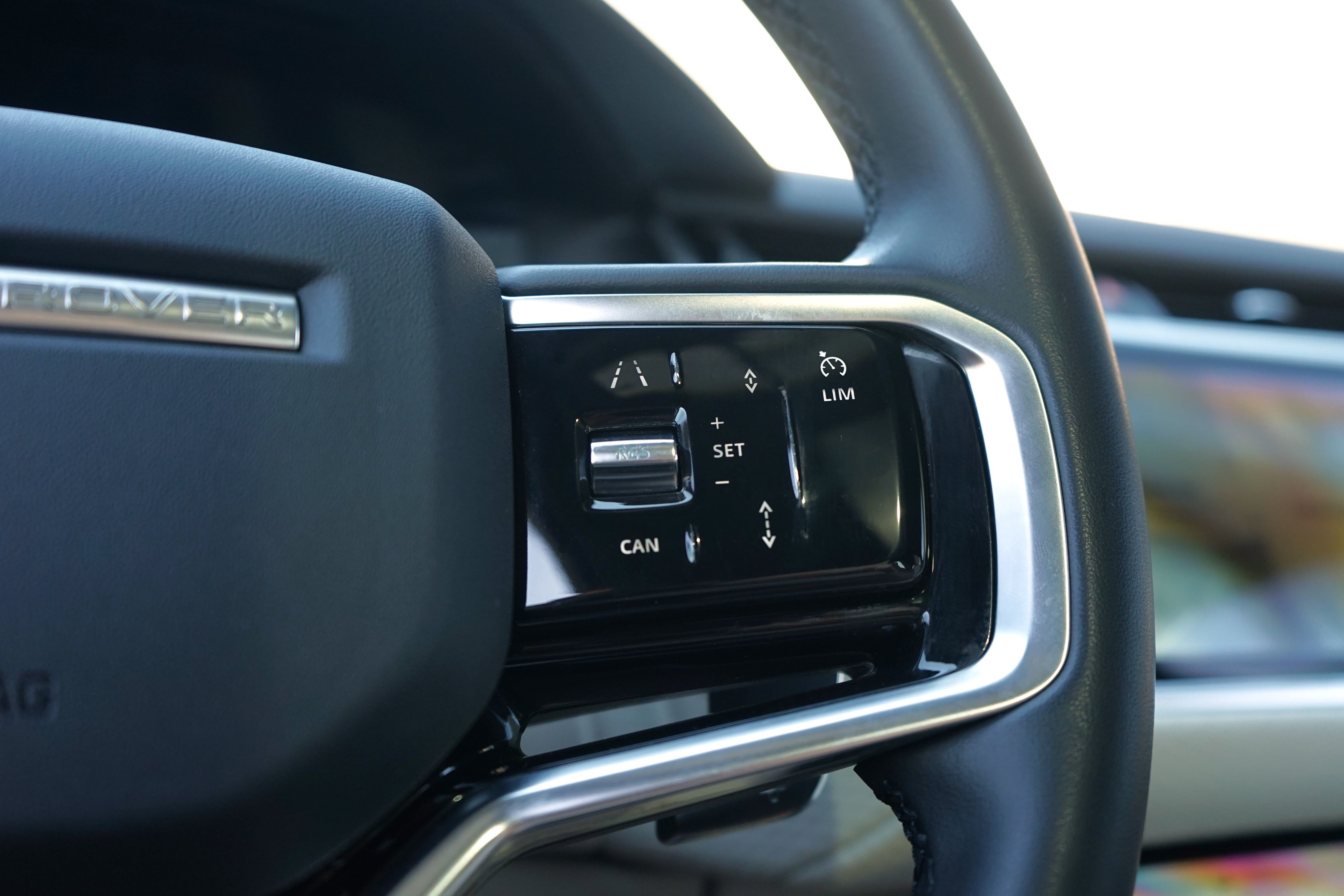 Photo 19 of this Land Rover Range Rover Velar
