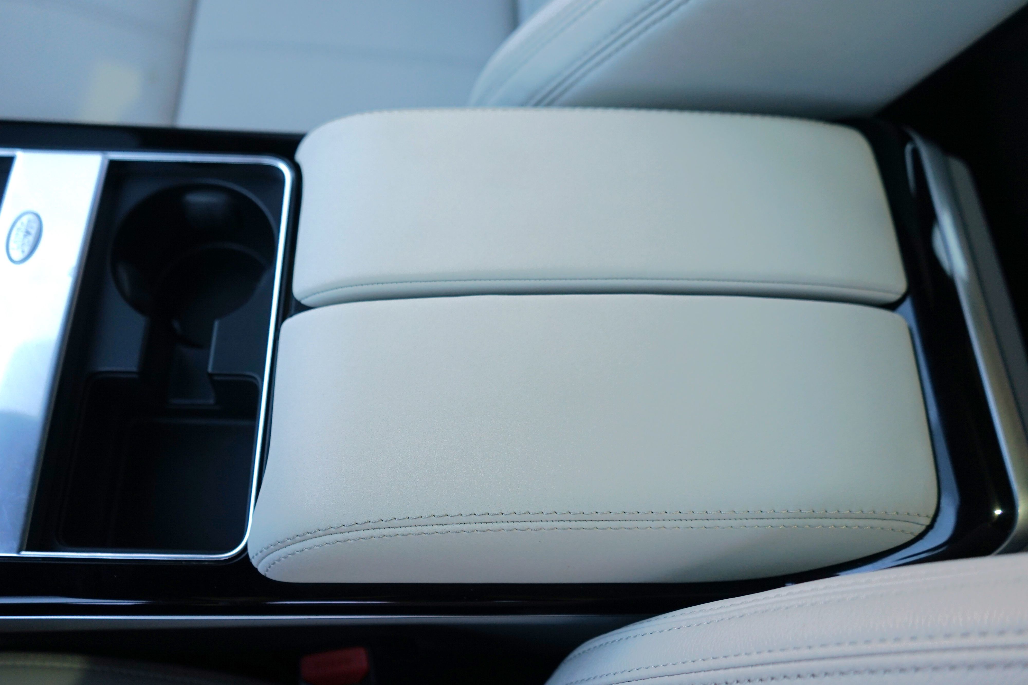 Photo 26 of this Land Rover Range Rover Velar