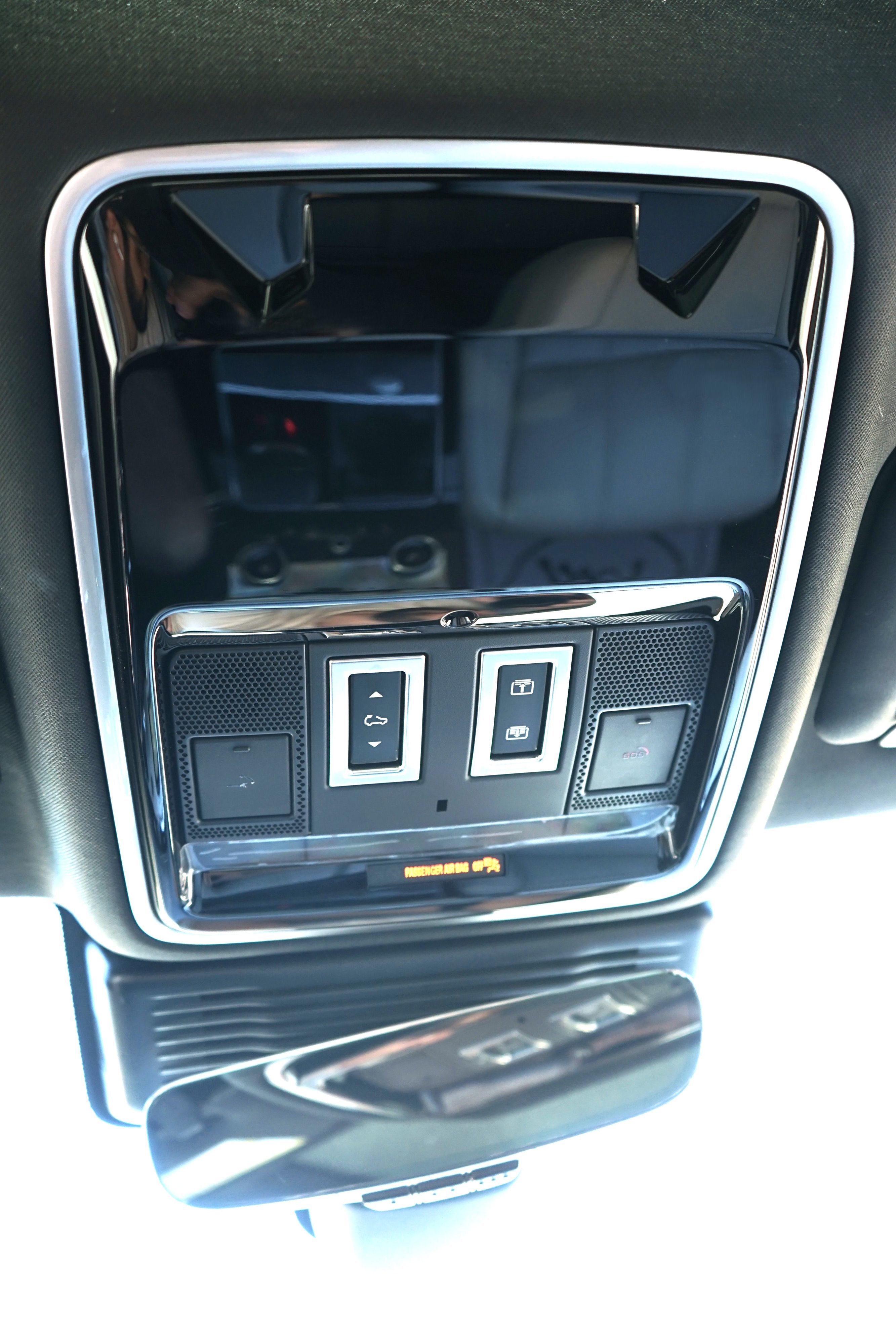 Photo 20 of this Land Rover Range Rover Velar