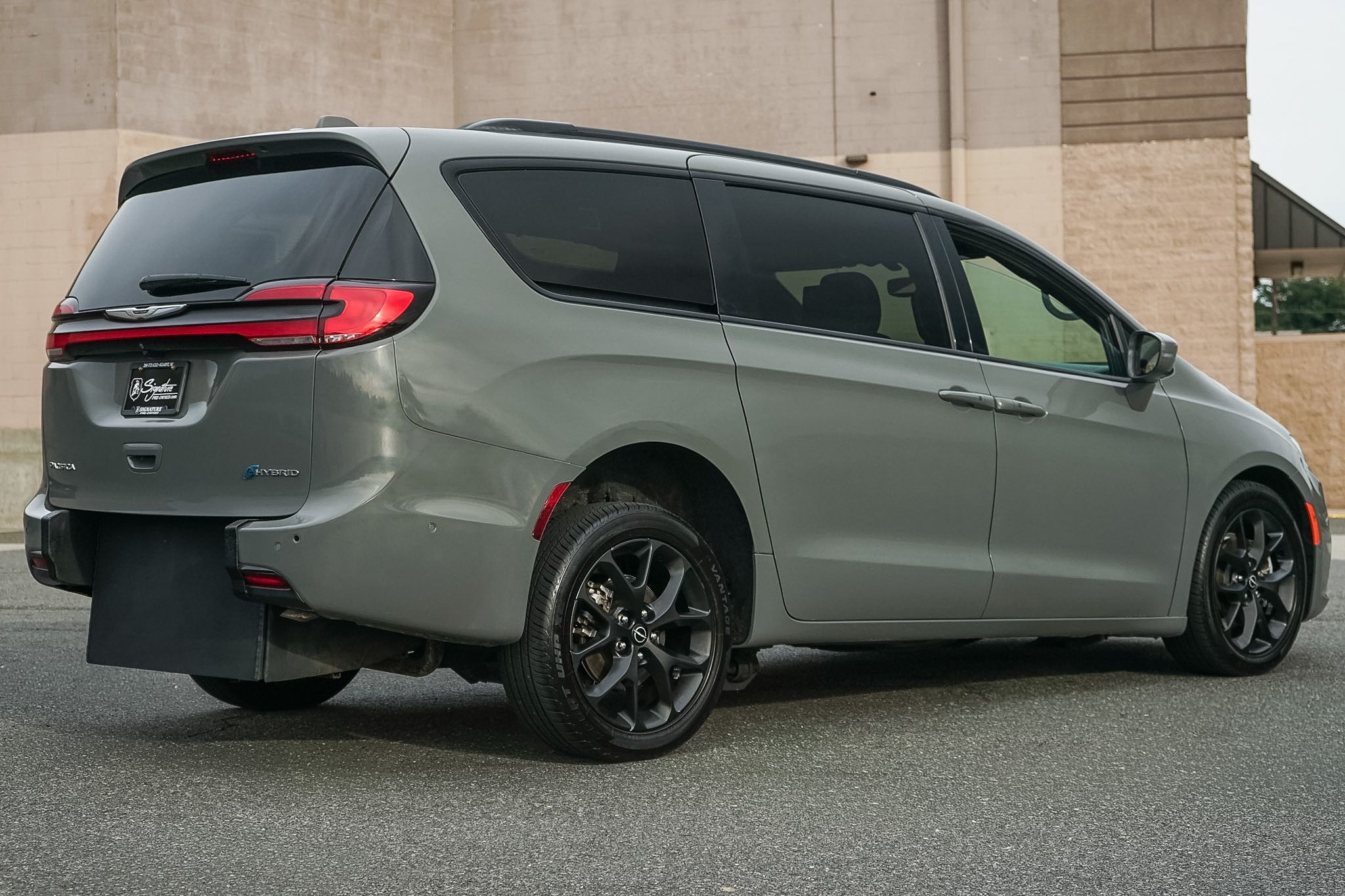 Photo 4 of this Chrysler Pacifica