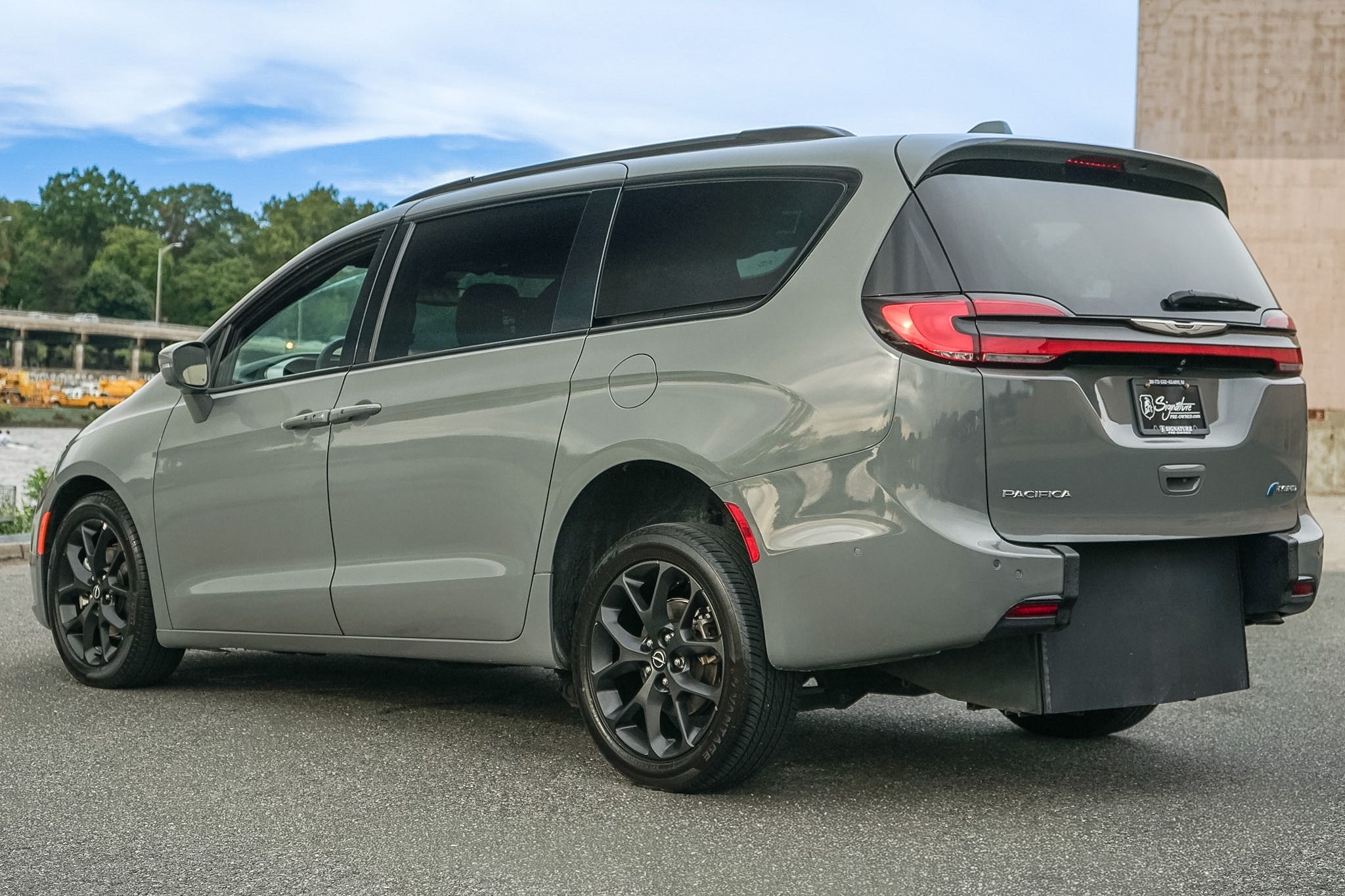 Photo 3 of this Chrysler Pacifica