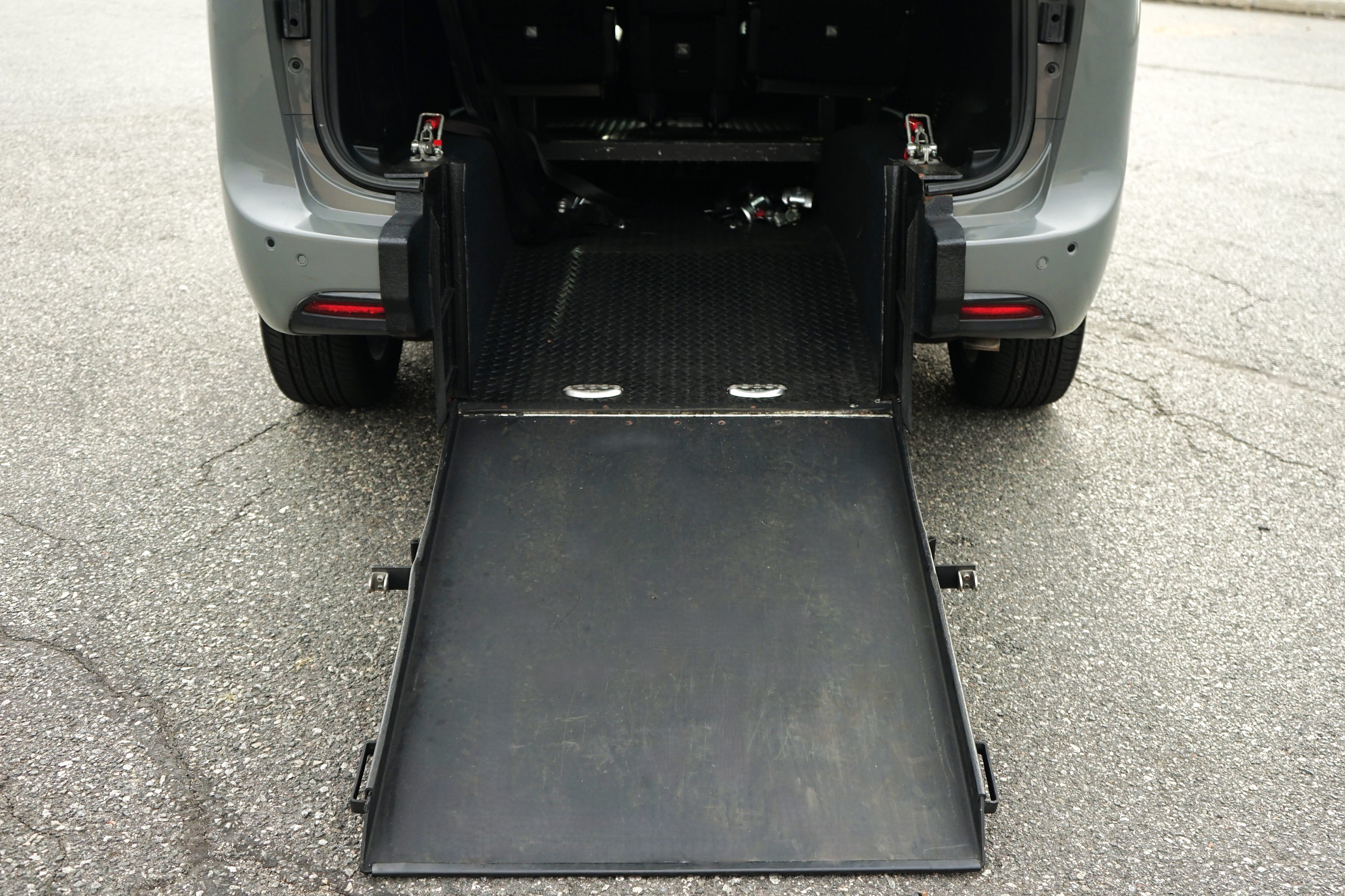 Photo 36 of this Chrysler Pacifica
