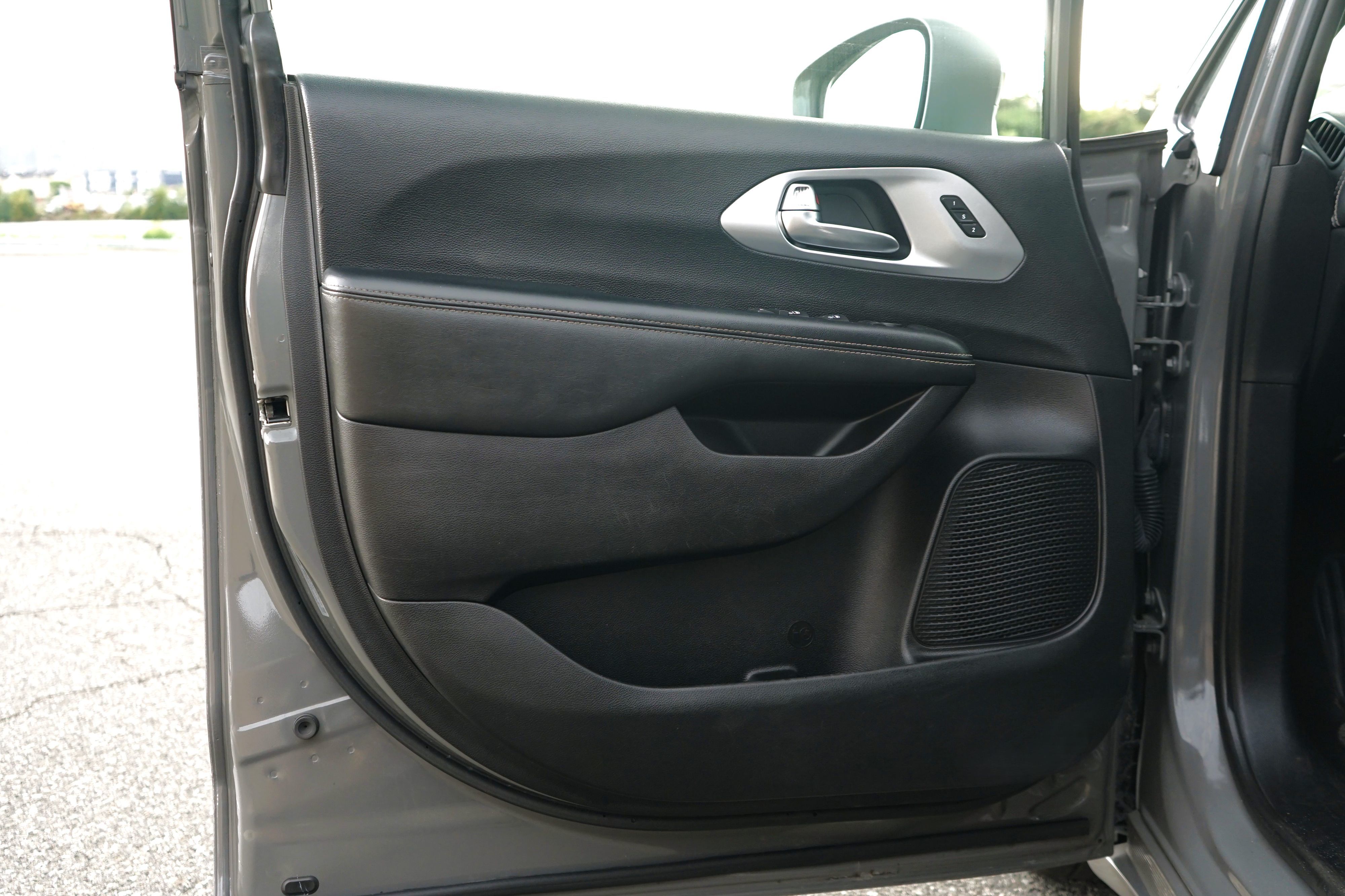 Photo 10 of this Chrysler Pacifica