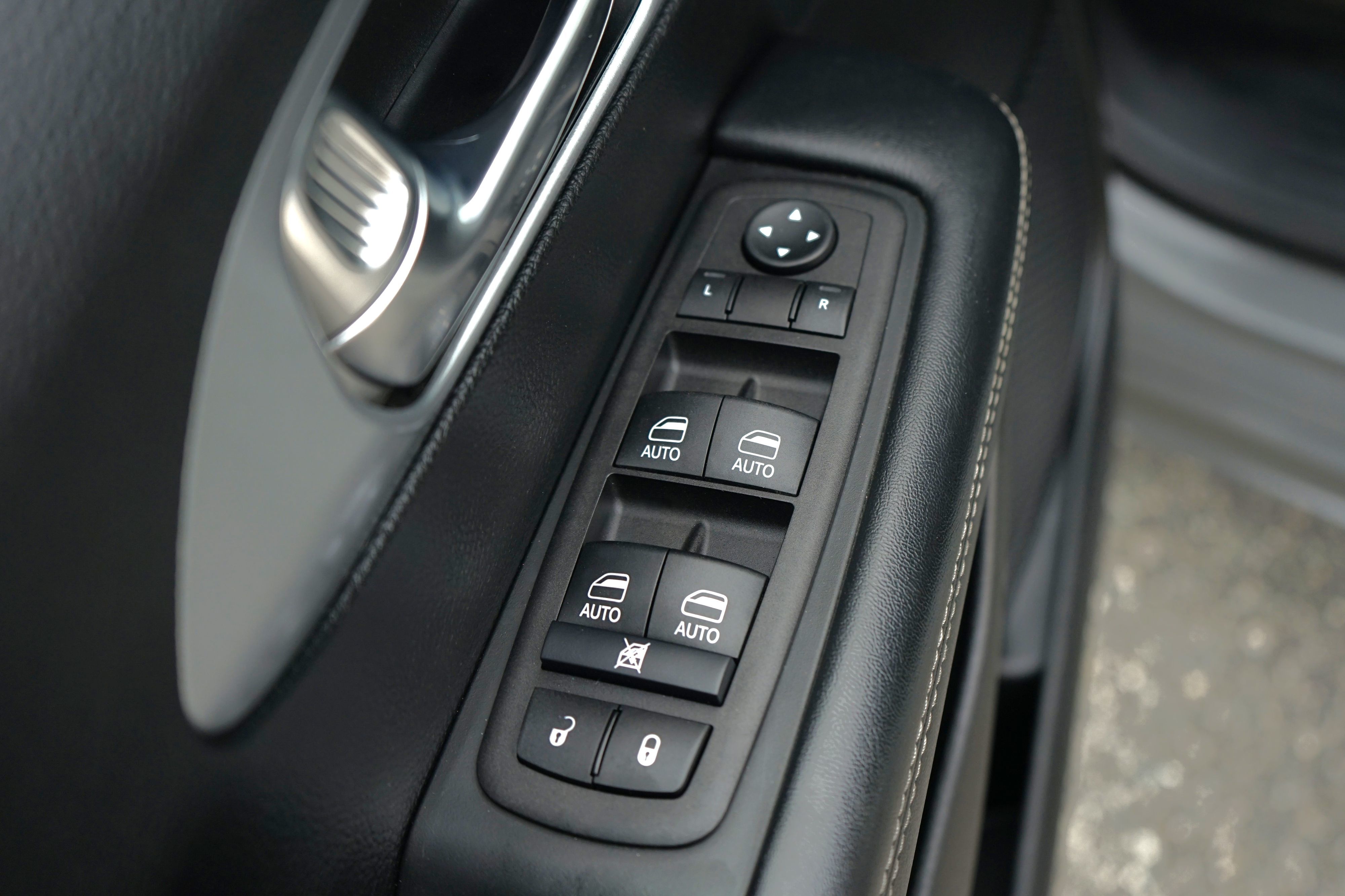 Photo 11 of this Chrysler Pacifica