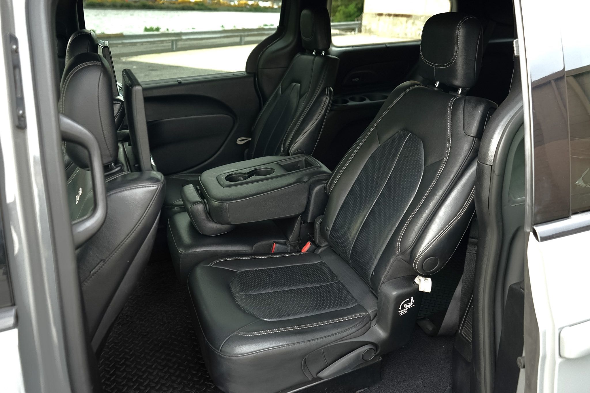 Photo 32 of this Chrysler Pacifica