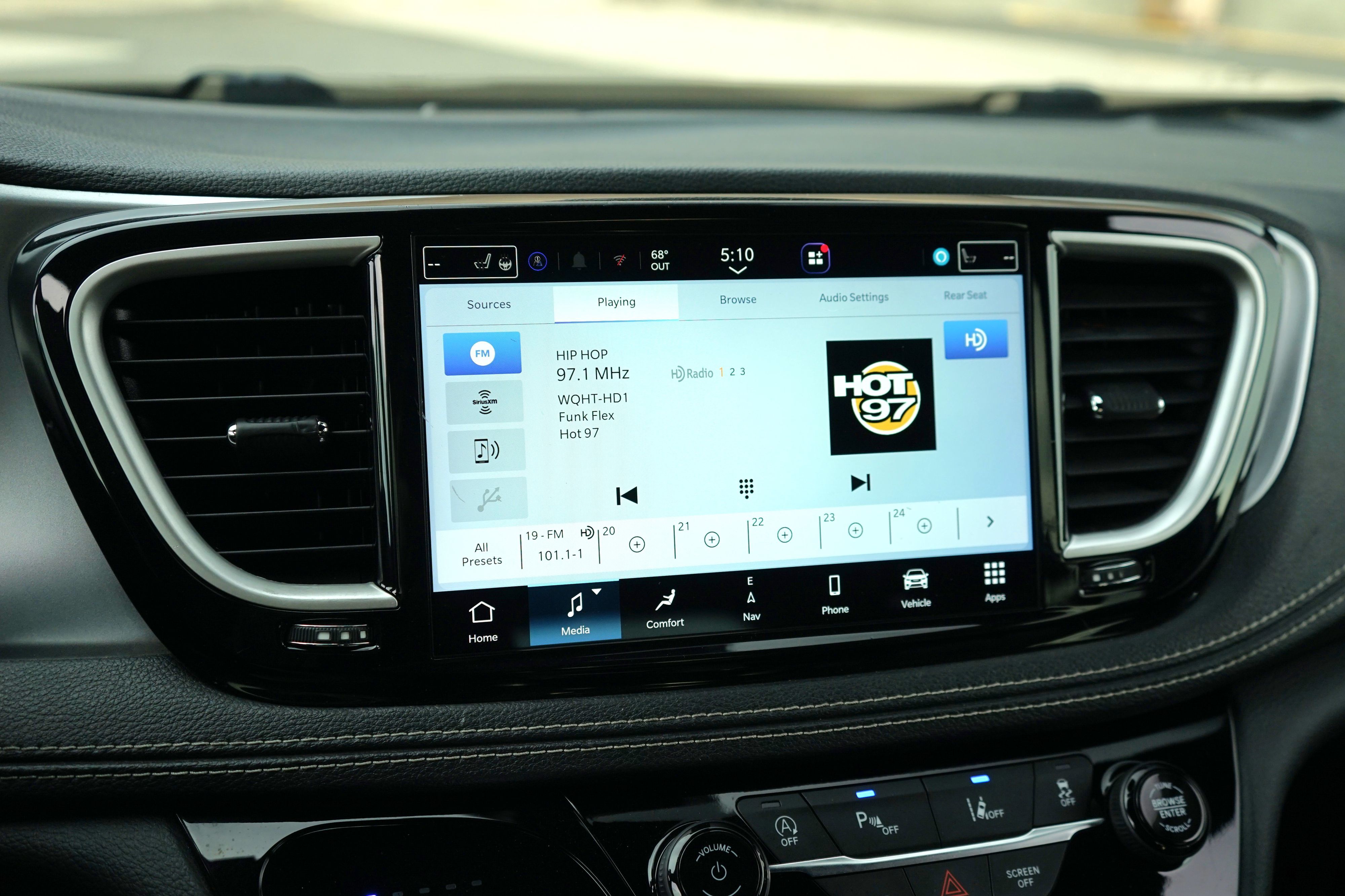 Photo 22 of this Chrysler Pacifica