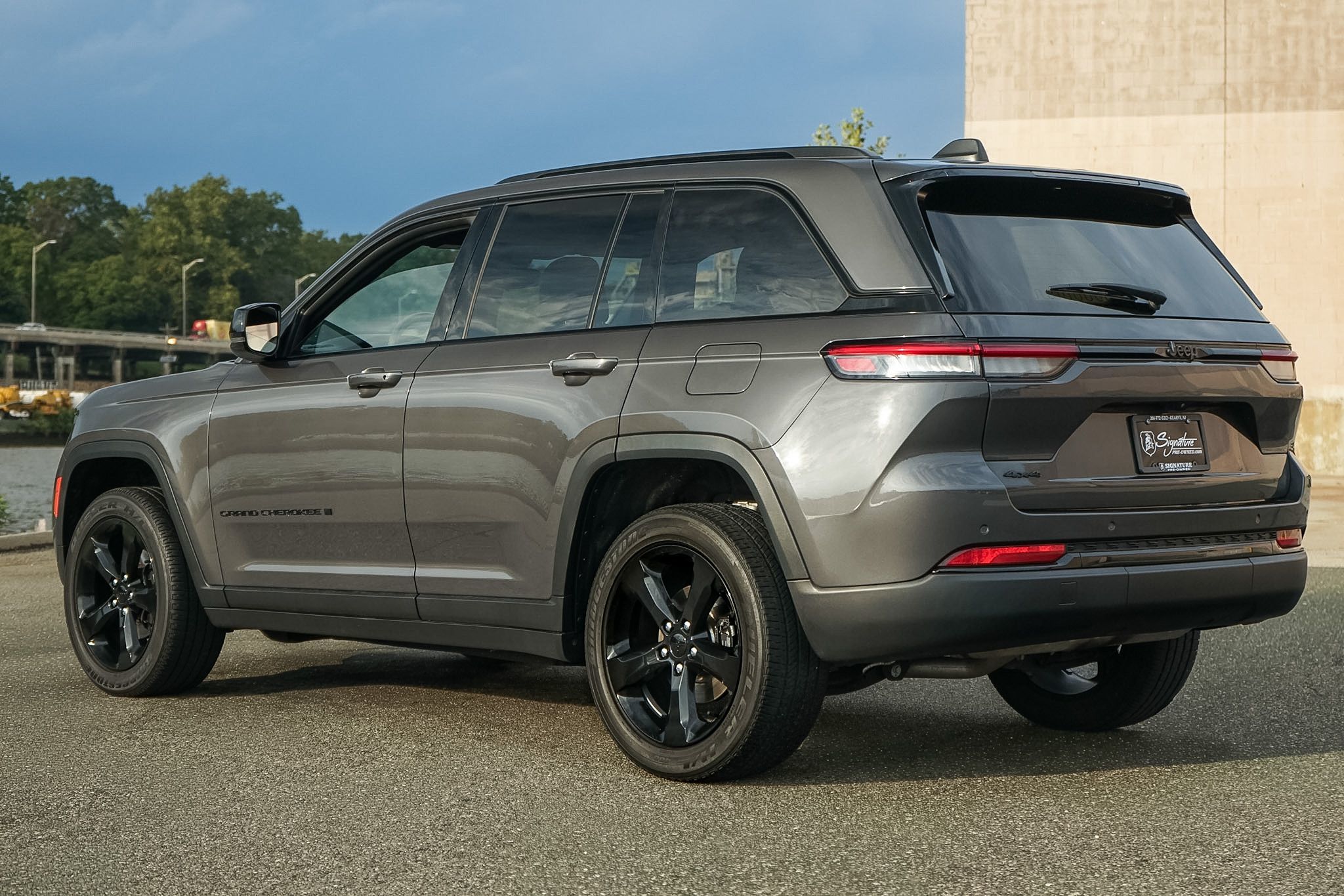 Photo 3 of this Jeep Grand Cherokee