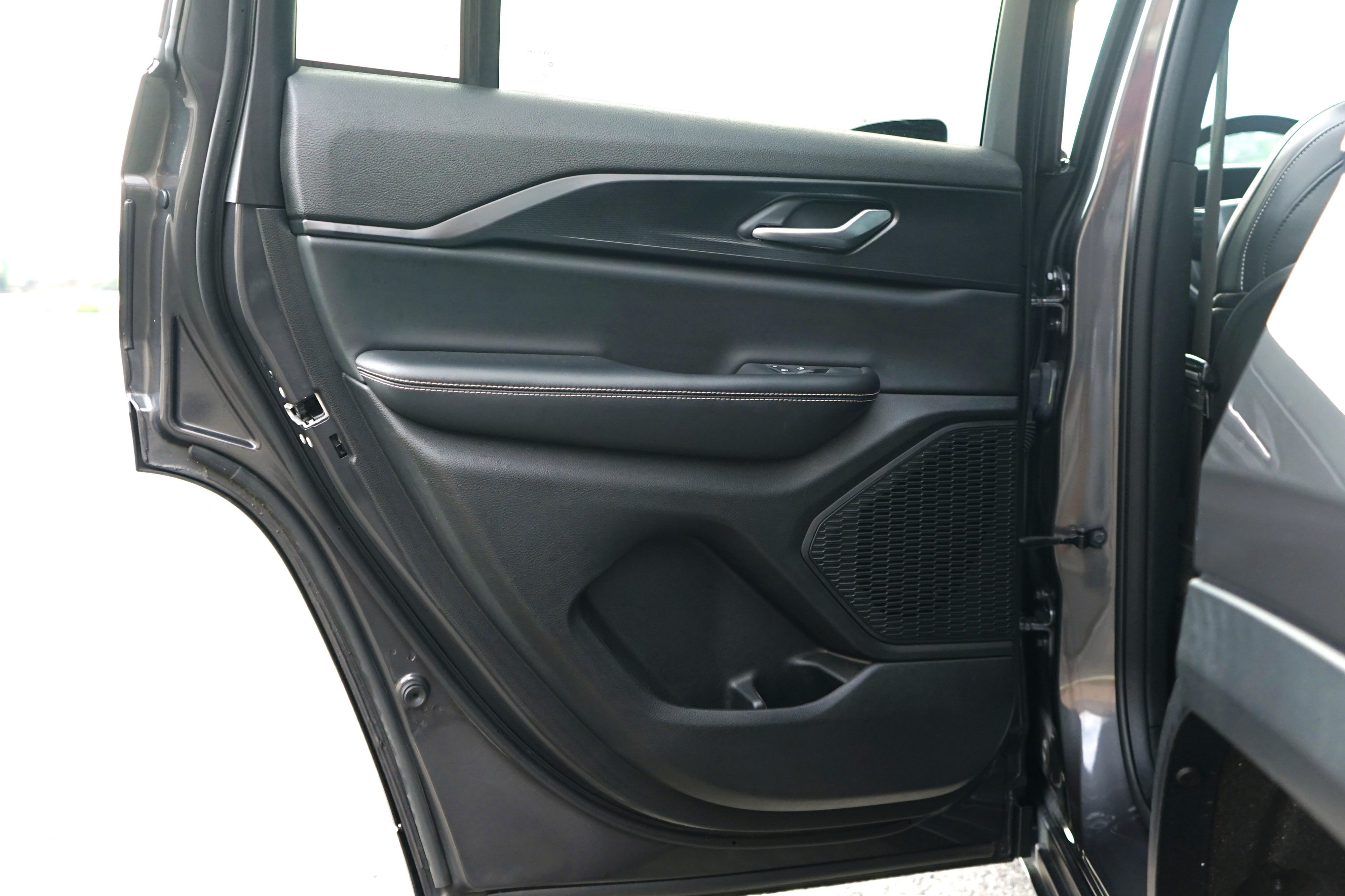 Photo 30 of this Jeep Grand Cherokee