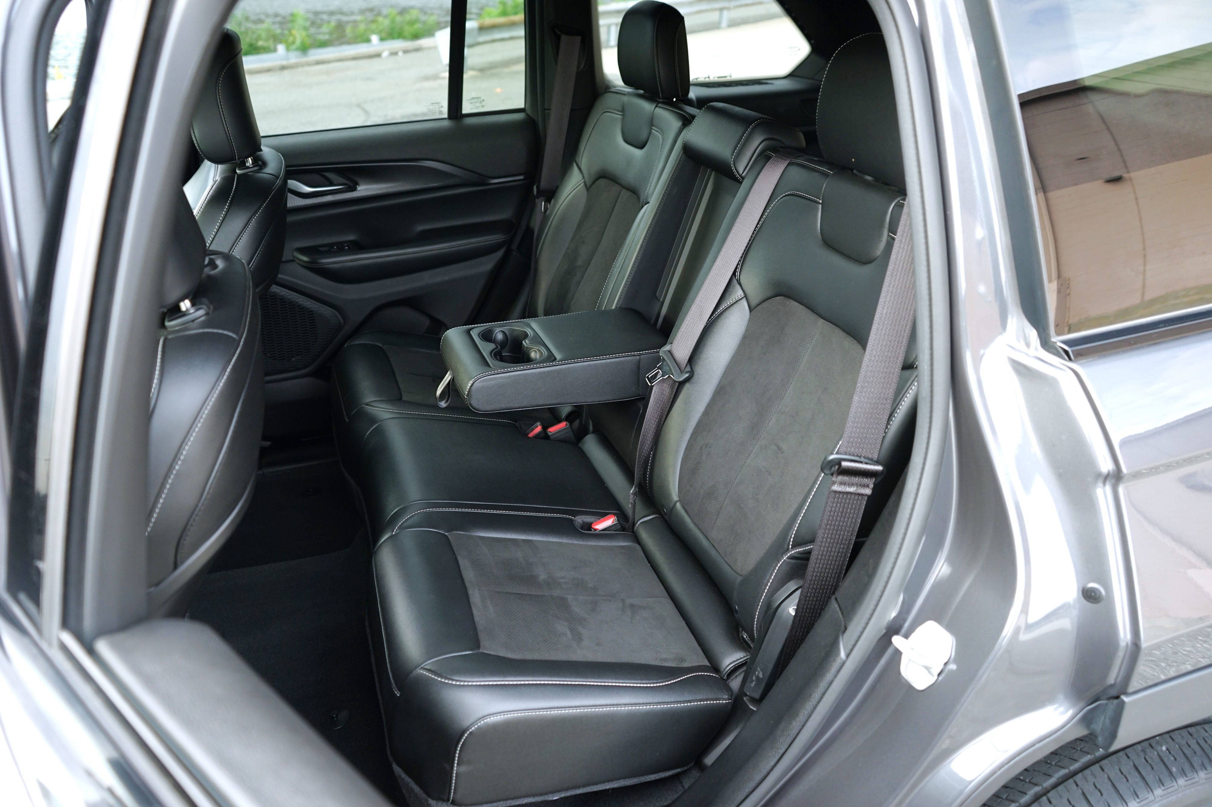 Photo 32 of this Jeep Grand Cherokee