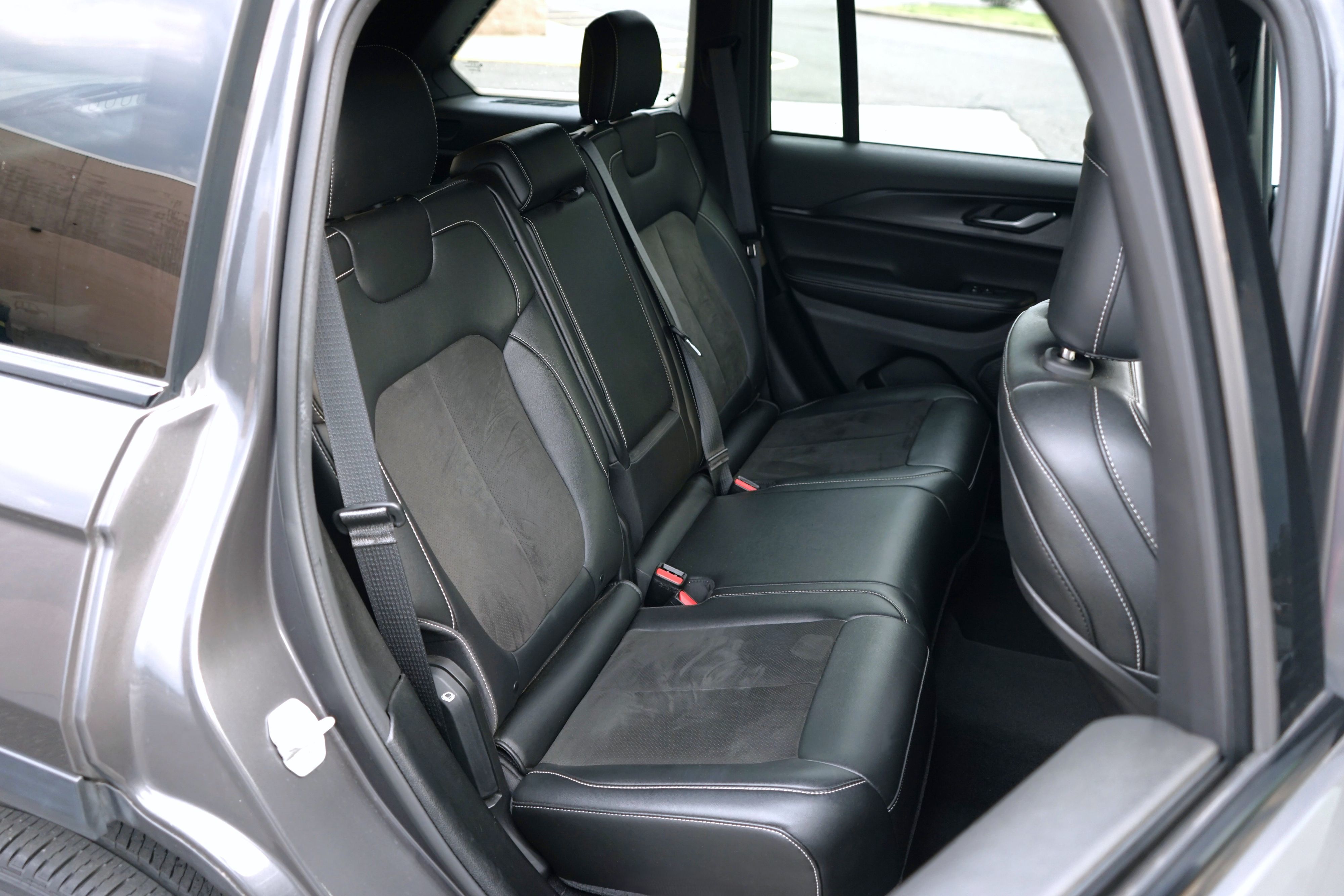 Photo 33 of this Jeep Grand Cherokee