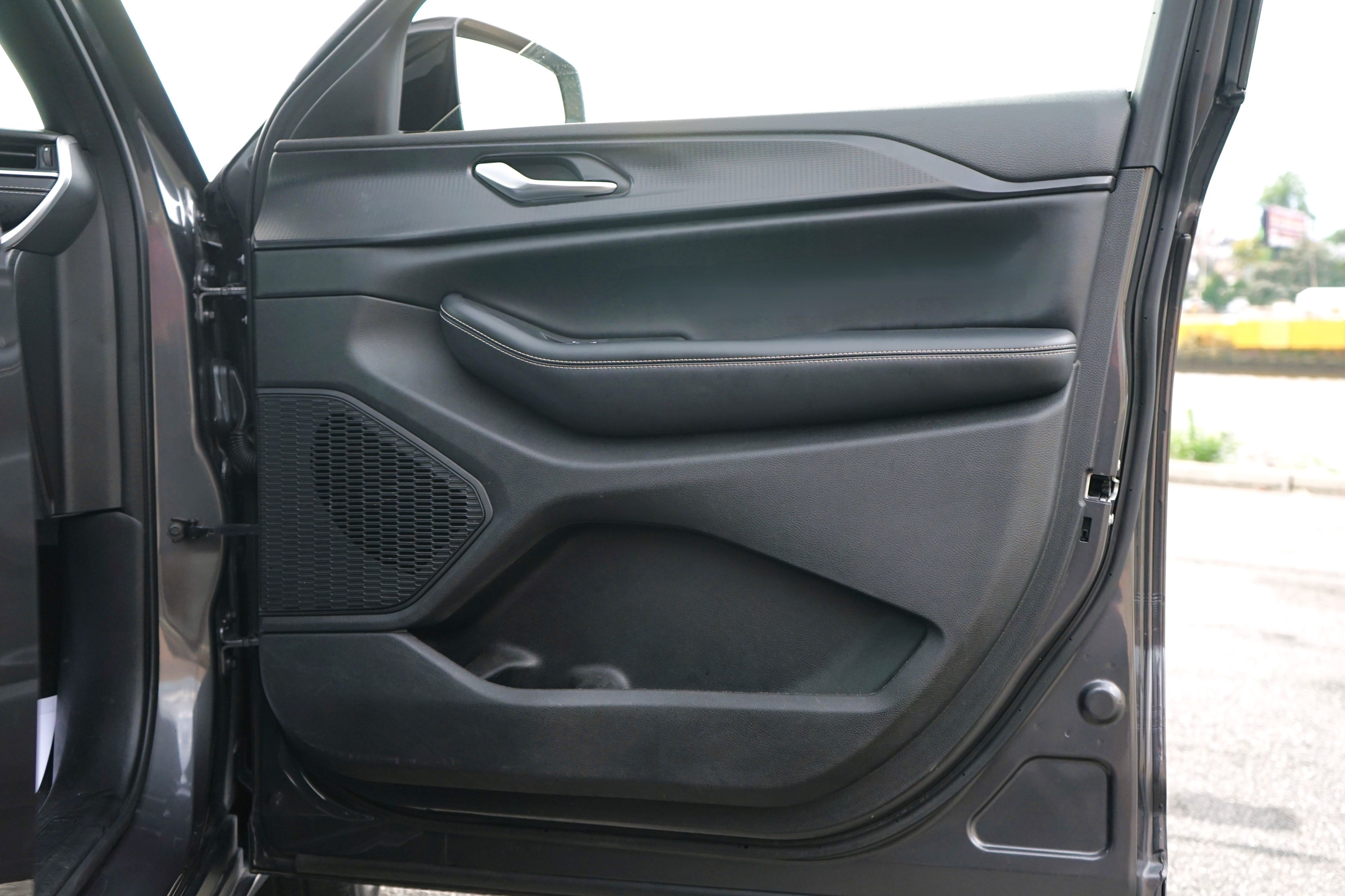 Photo 29 of this Jeep Grand Cherokee