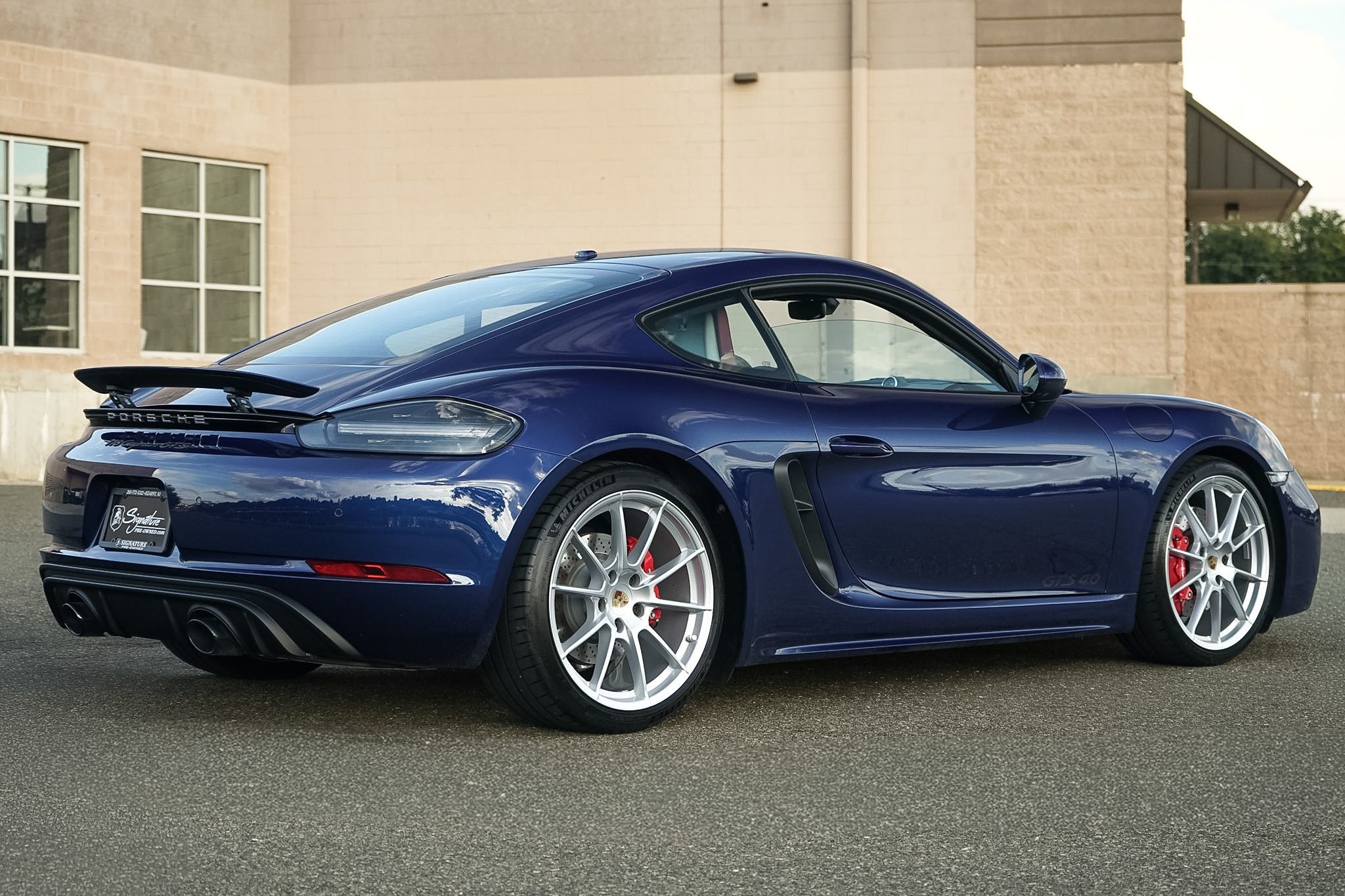 Photo 4 of this Porsche 718 Cayman