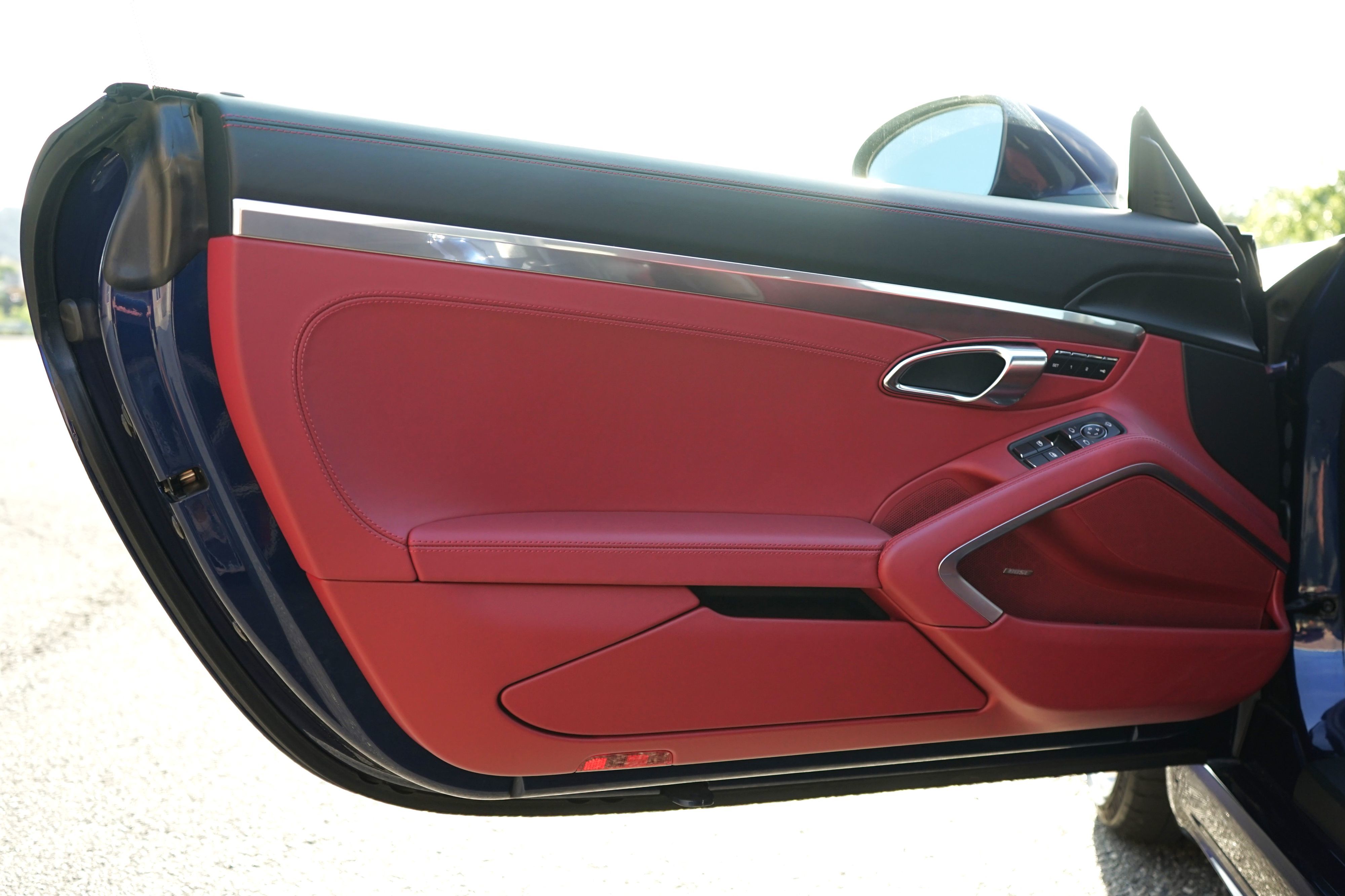 Photo 15 of this Porsche 718 Cayman