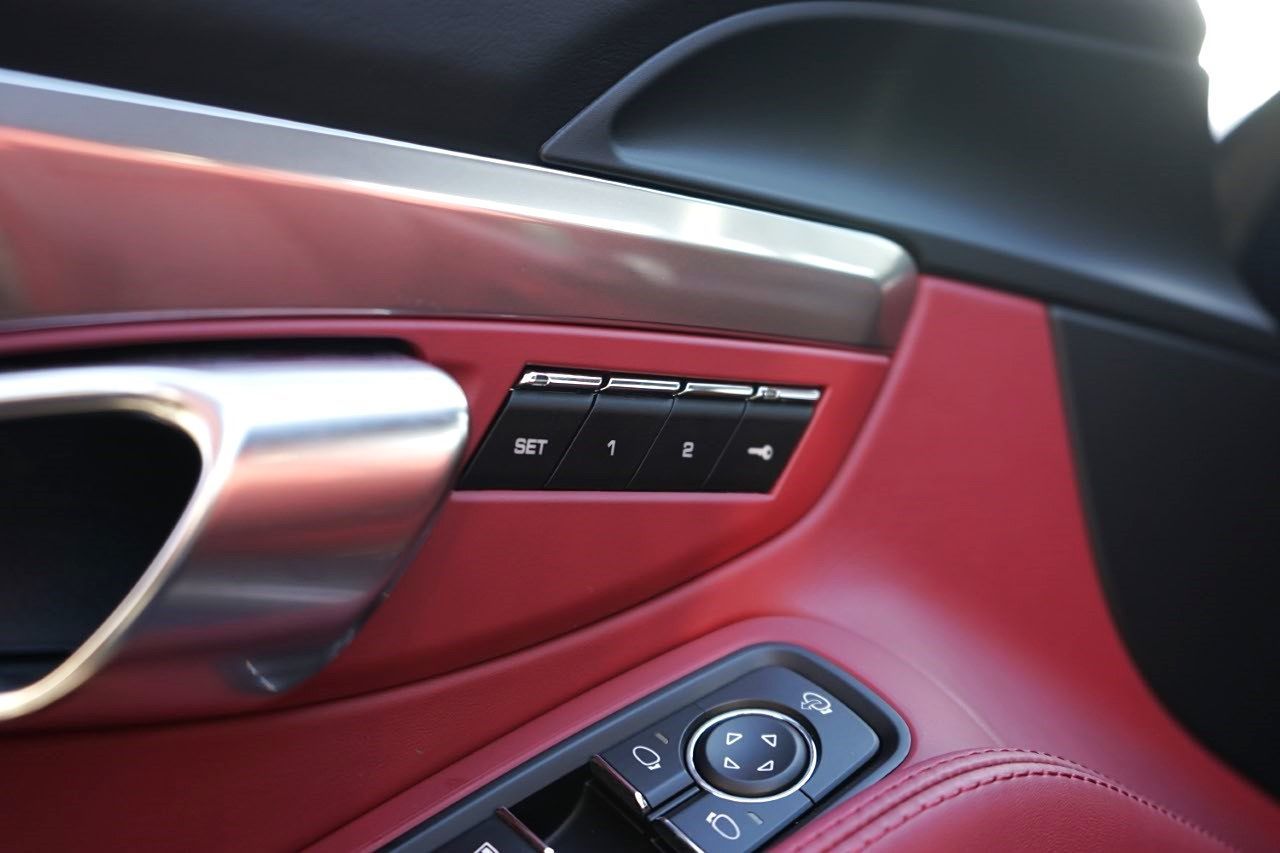 Photo 17 of this Porsche 718 Cayman