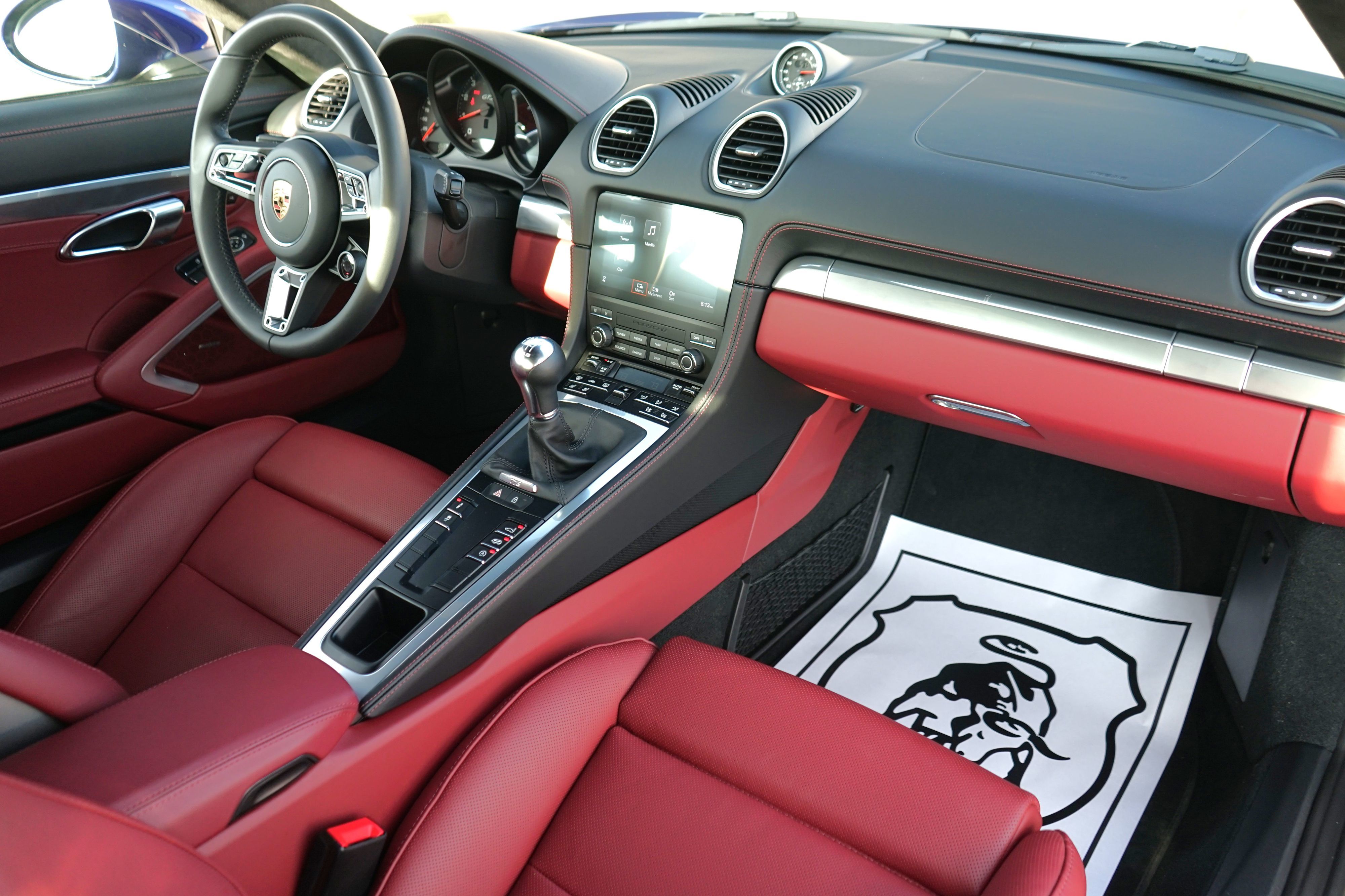 Photo 40 of this Porsche 718 Cayman