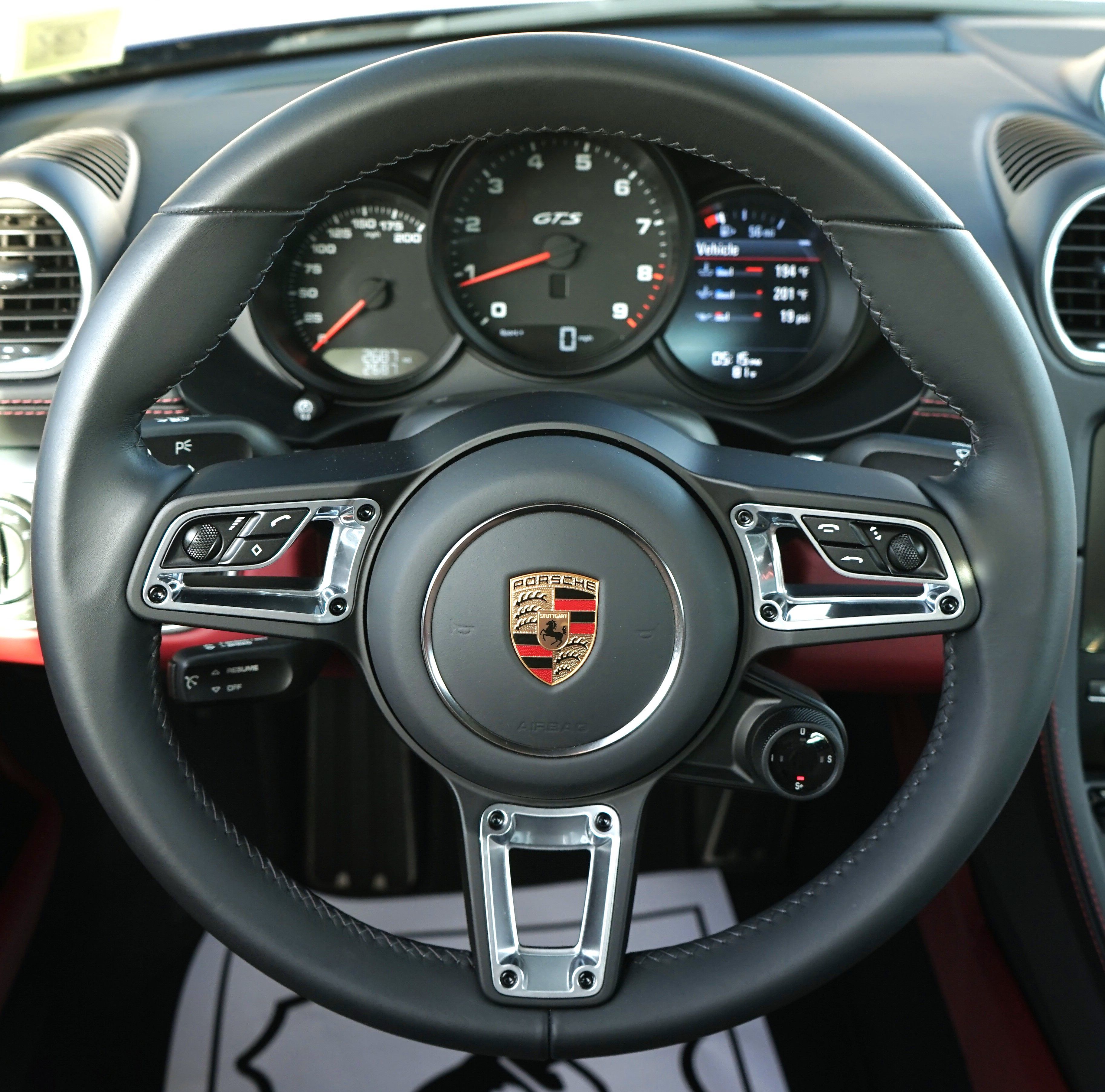 Photo 27 of this Porsche 718 Cayman
