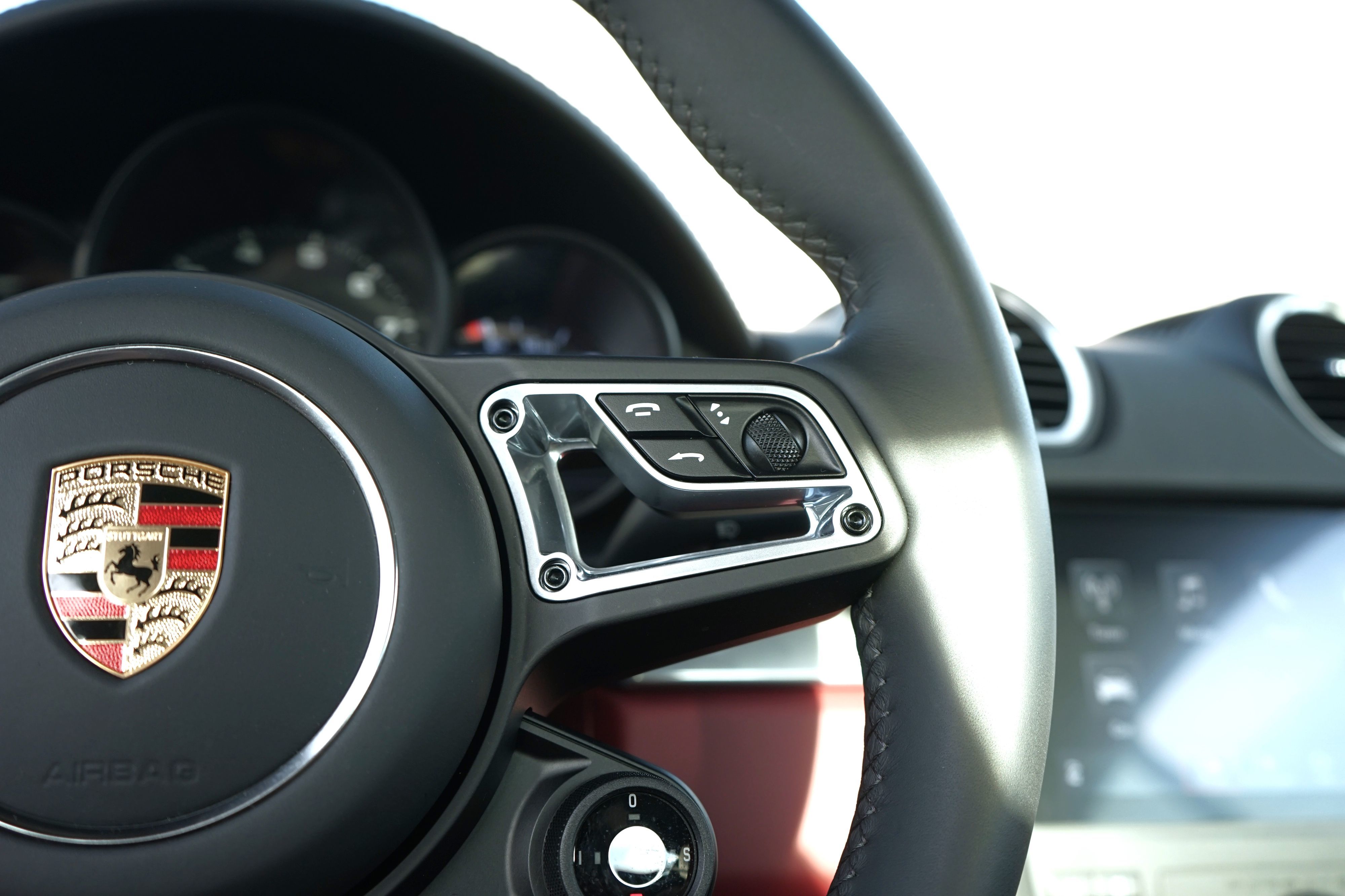 Photo 30 of this Porsche 718 Cayman