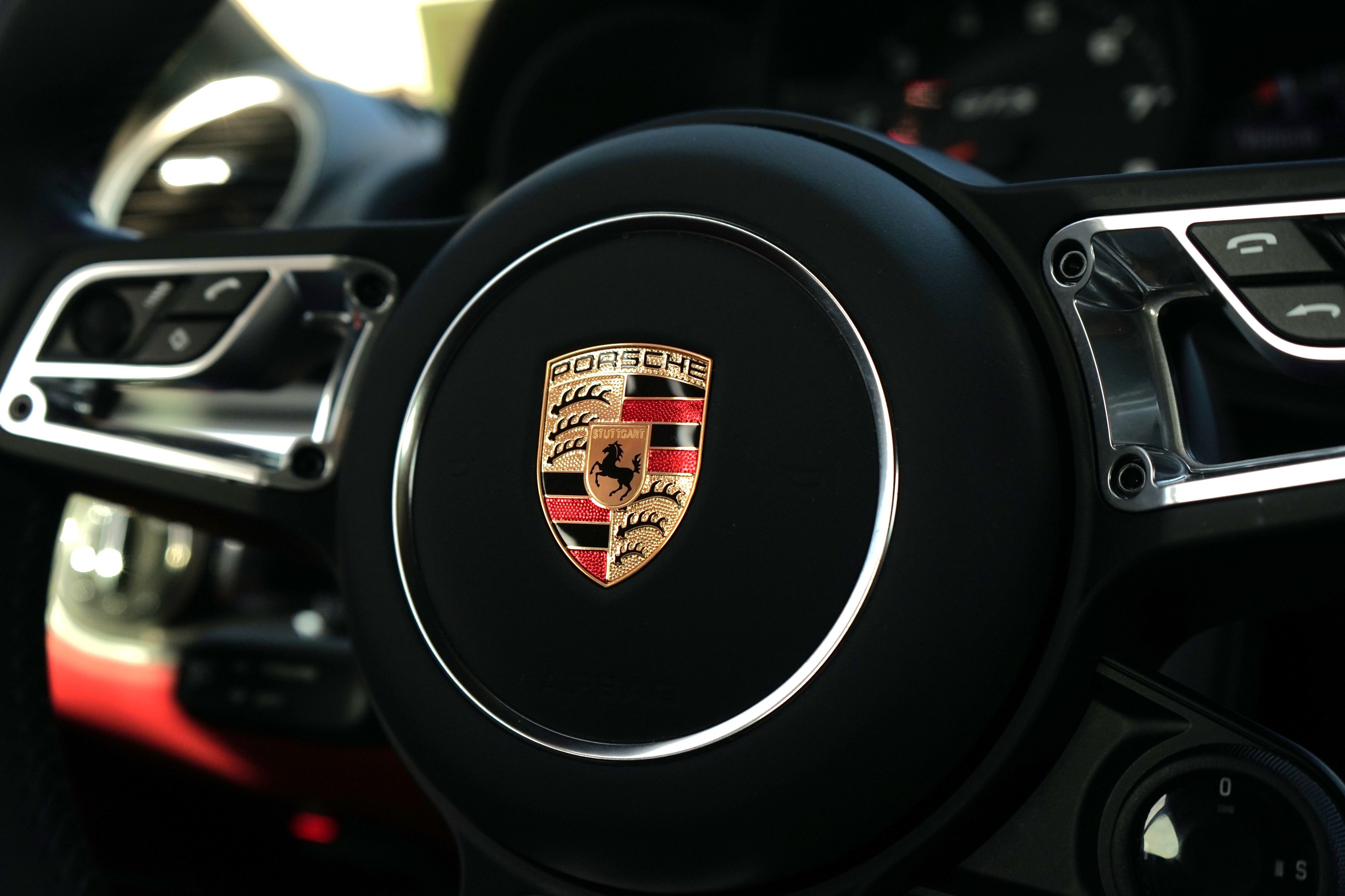 Photo 28 of this Porsche 718 Cayman