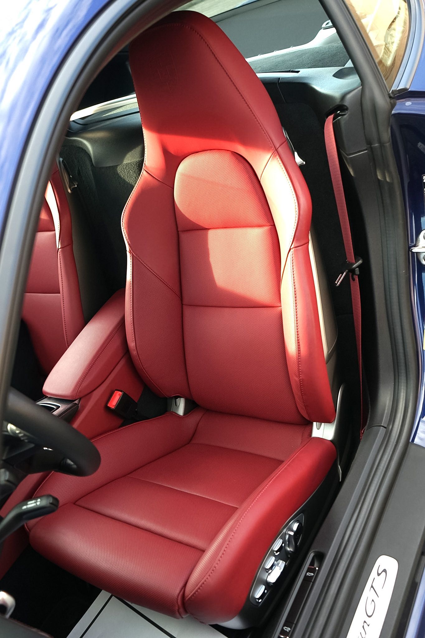 Photo 22 of this Porsche 718 Cayman