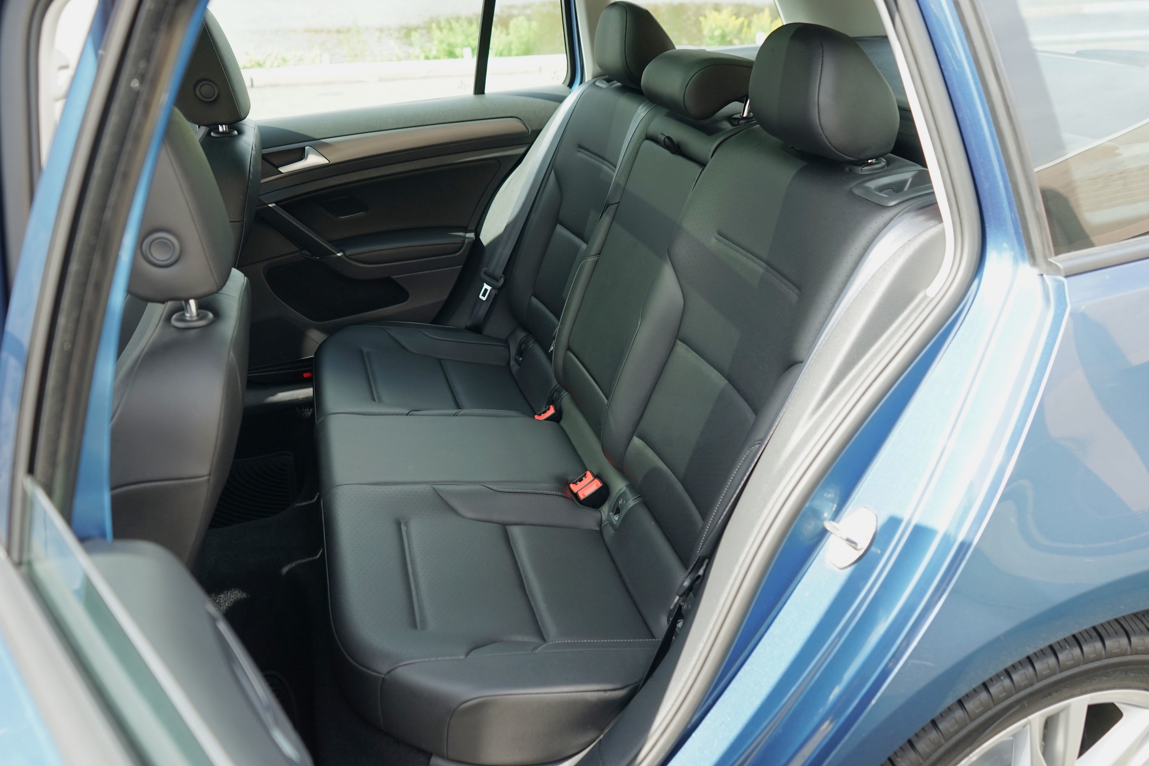 Photo 32 of this Volkswagen Golf SportWagen