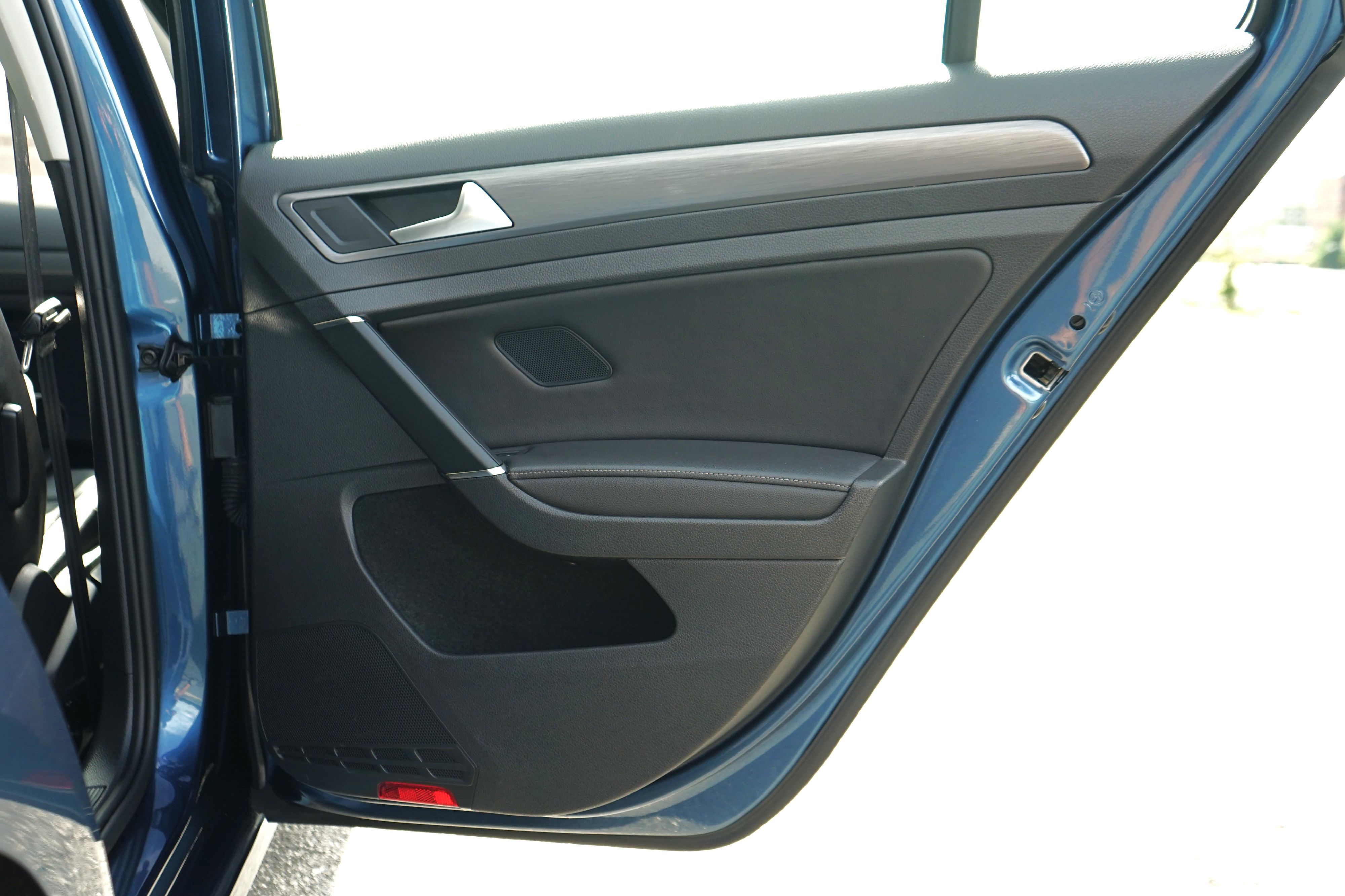 Photo 34 of this Volkswagen Golf SportWagen