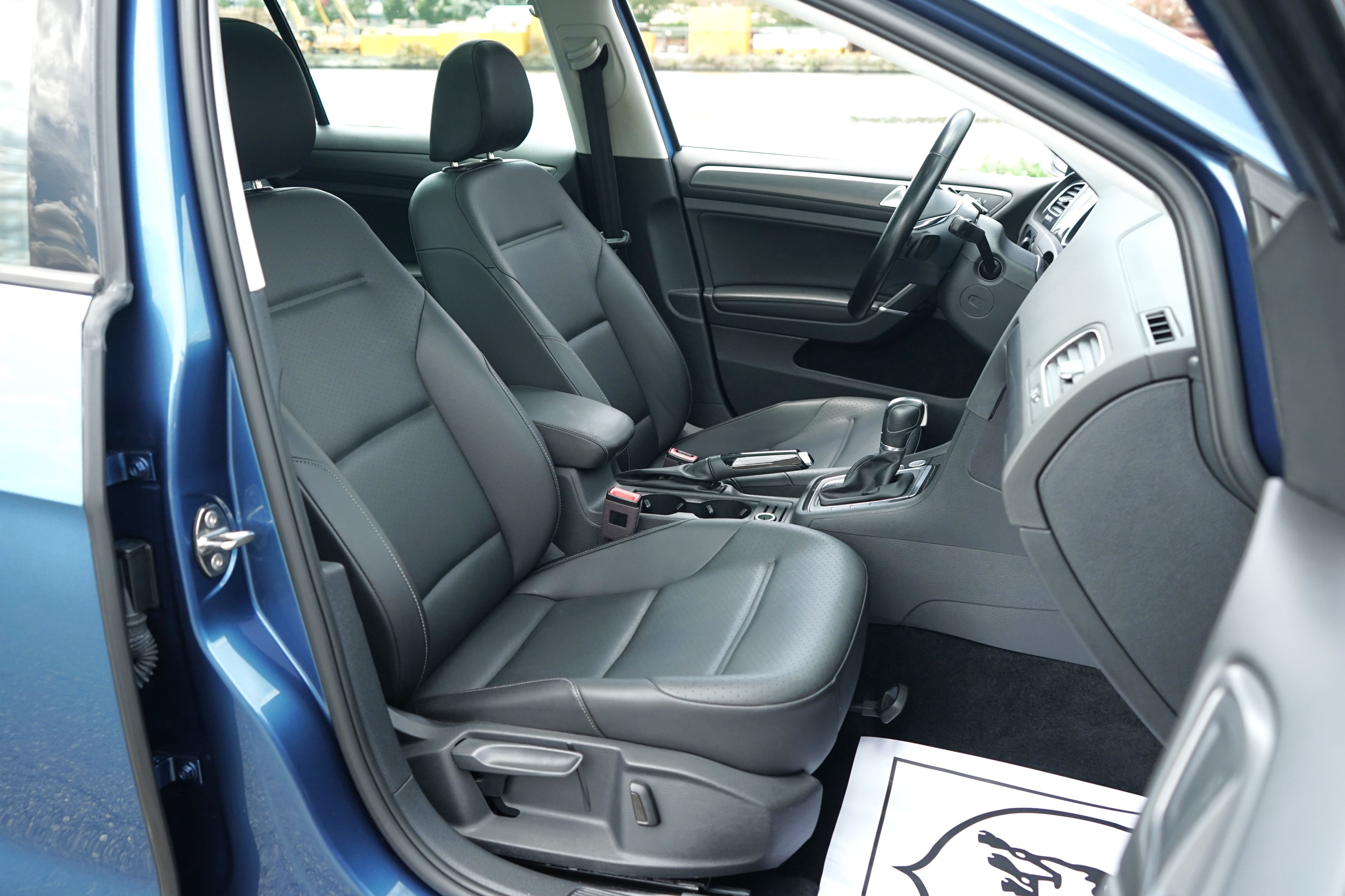 Photo 28 of this Volkswagen Golf SportWagen