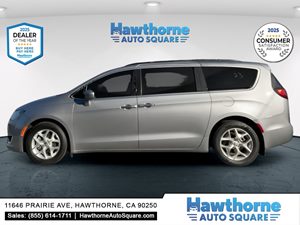 View 2018 Chrysler Pacifica 