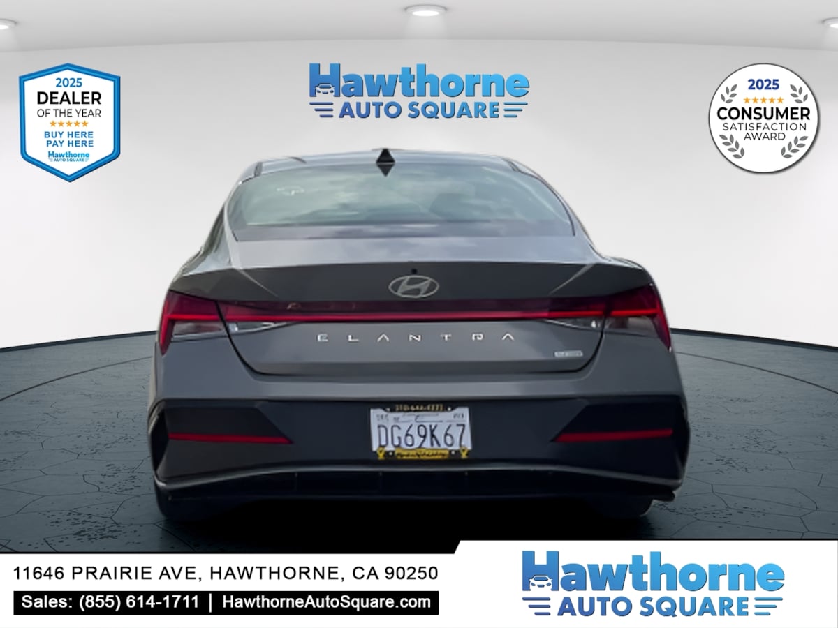 Photo 4 of this Hyundai Elantra Hybrid
