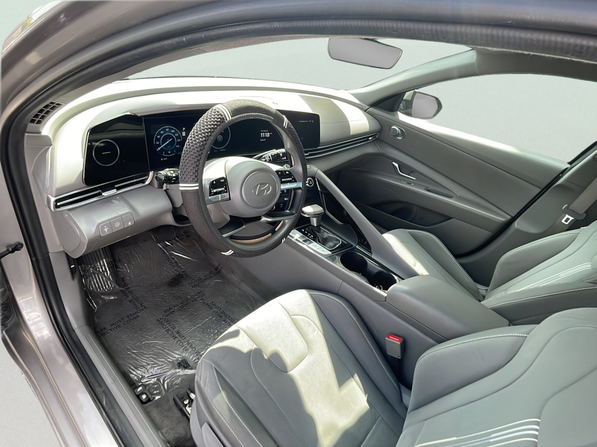 Photo 9 of this Hyundai Elantra Hybrid
