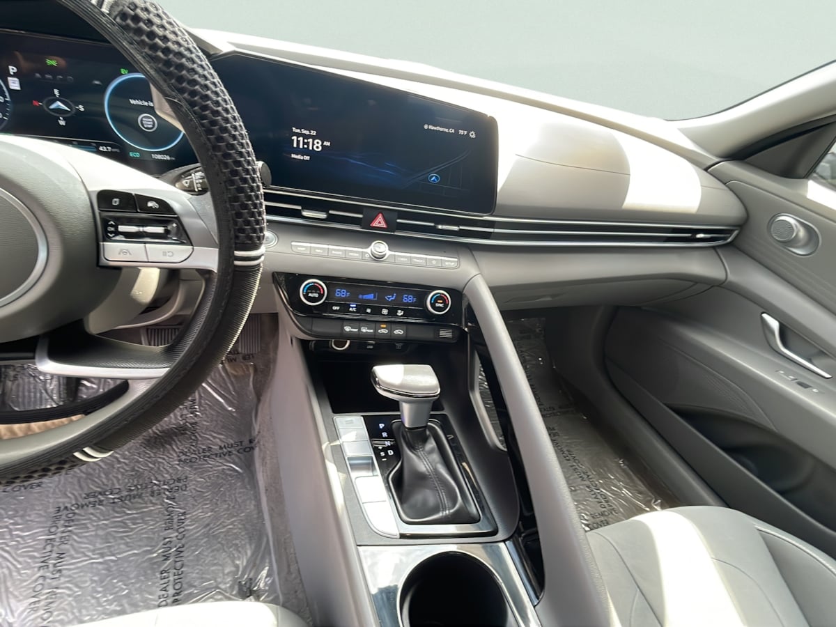 Photo 10 of this Hyundai Elantra Hybrid