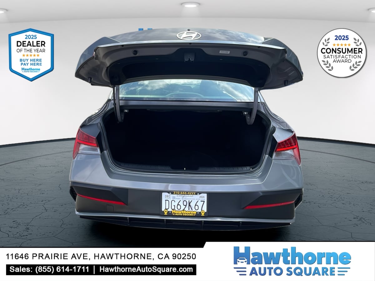 Photo 14 of this Hyundai Elantra Hybrid