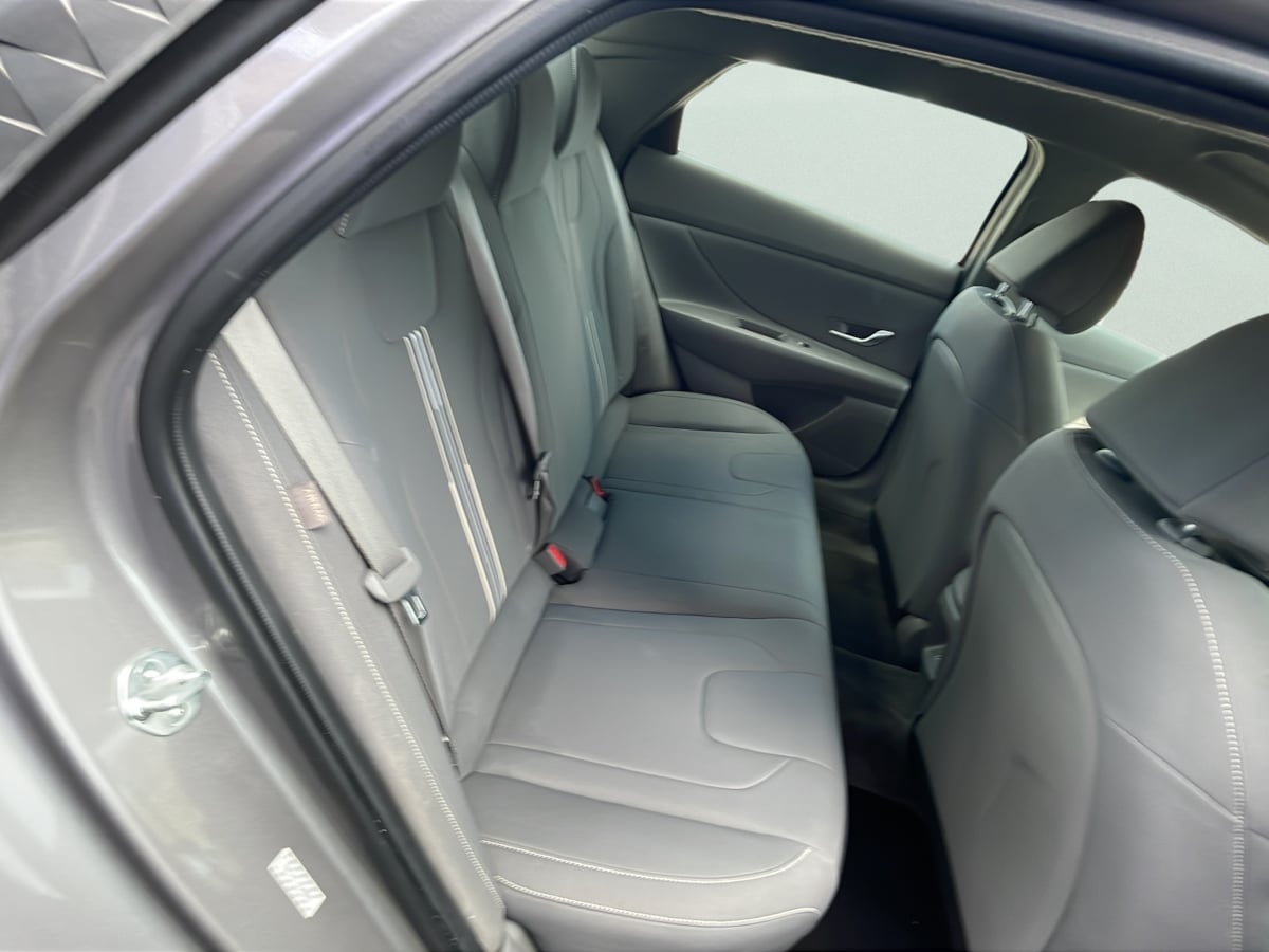 Photo 18 of this Hyundai Elantra Hybrid
