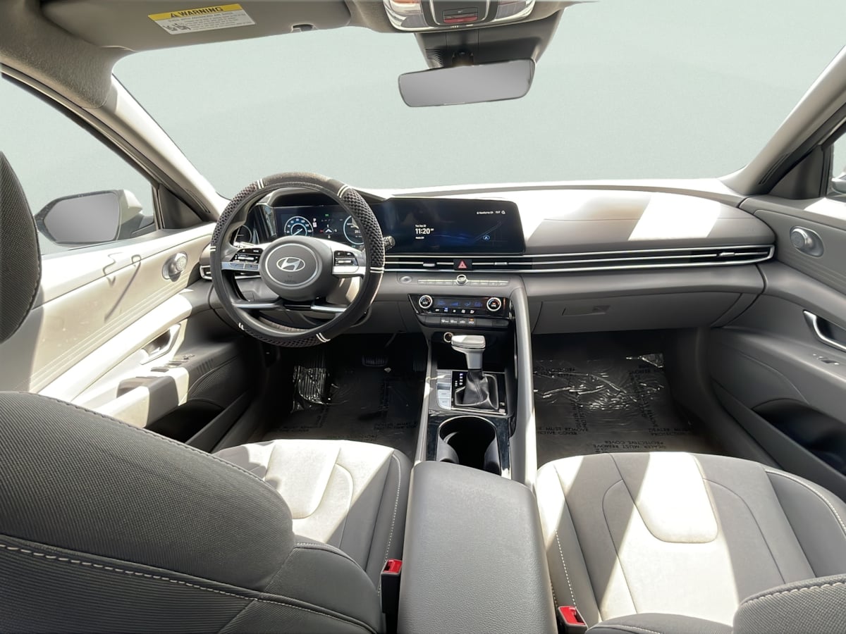 Photo 19 of this Hyundai Elantra Hybrid