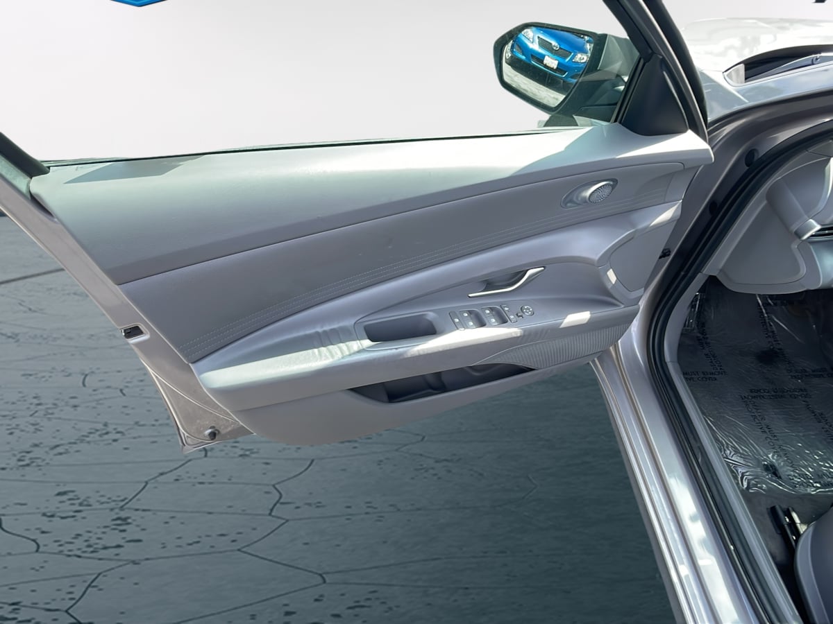 Photo 20 of this Hyundai Elantra Hybrid